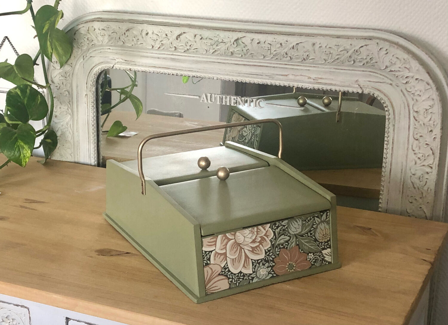 Jewelry box or sewing