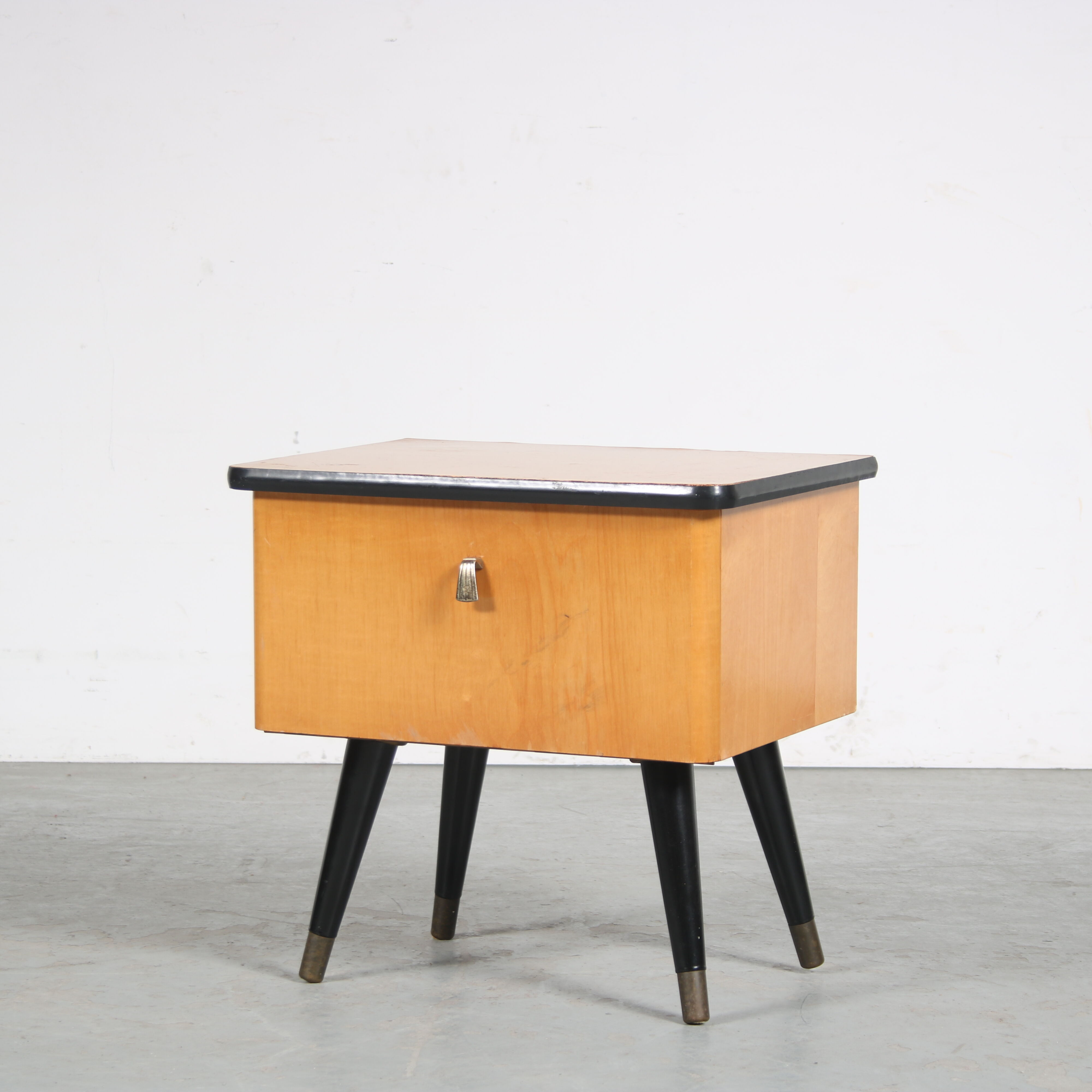 Paire de tables de nuit italiennes des années 1950