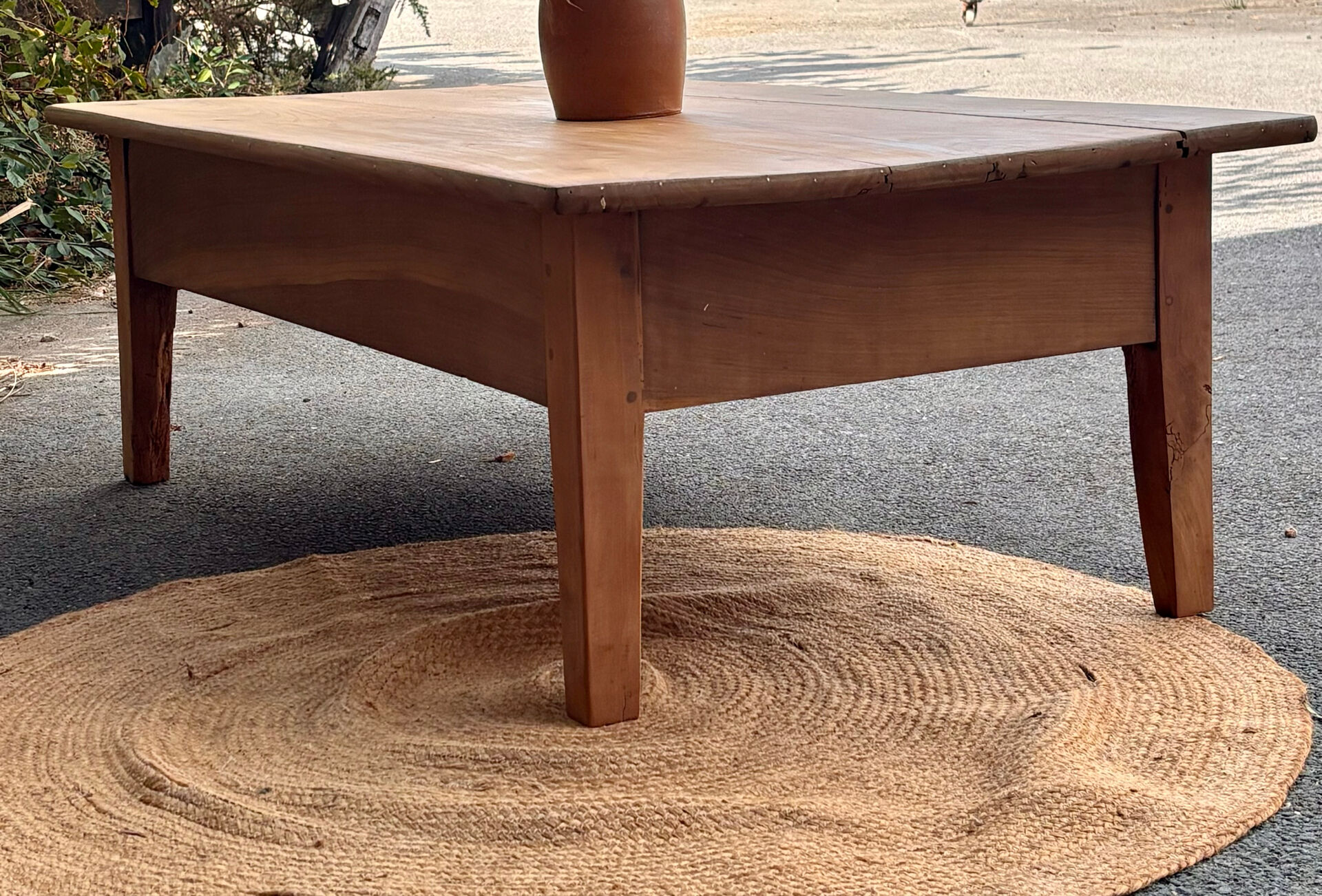Table basse de ferme ancienne 2 tiroirs en bois massif brut 