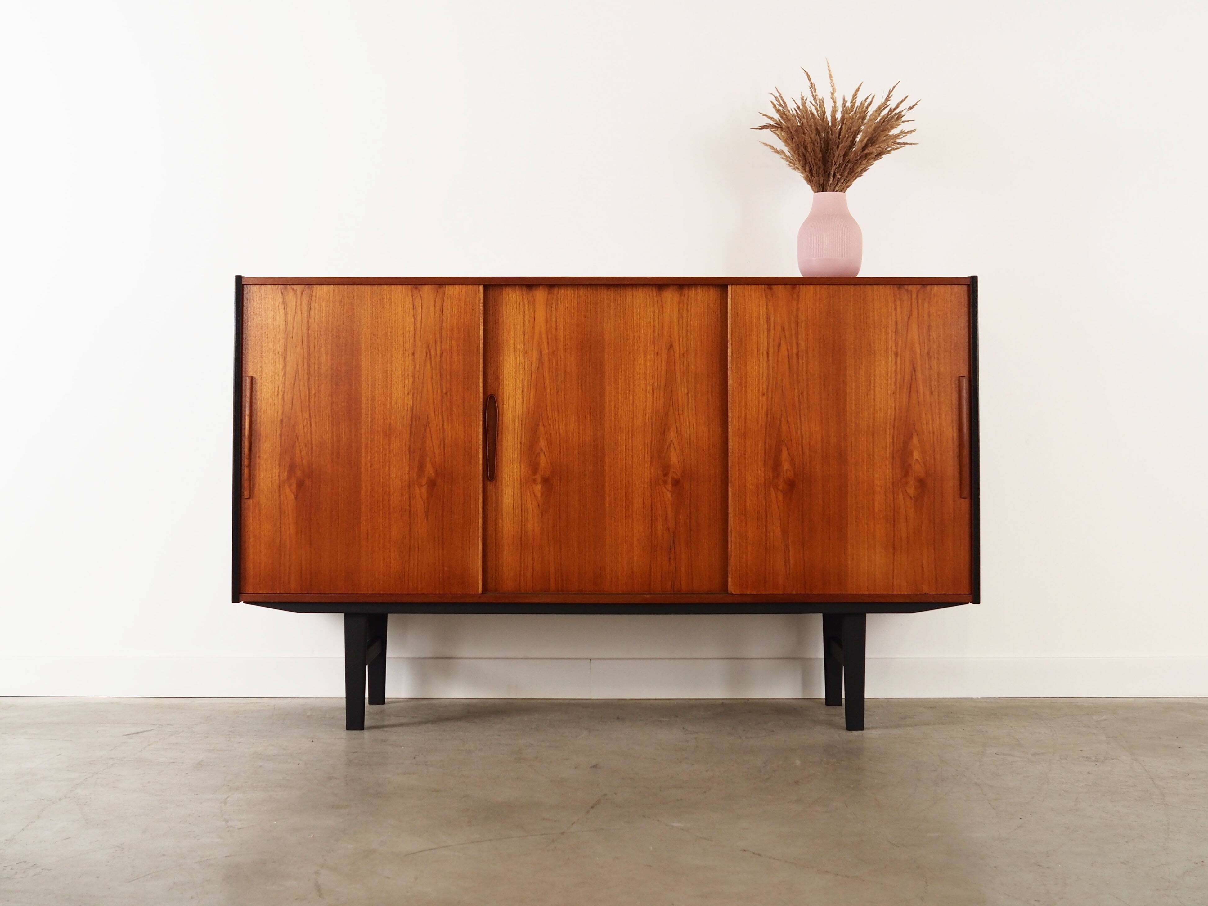 Buffet haut en teck, design danois, années 1960, production : Danemark