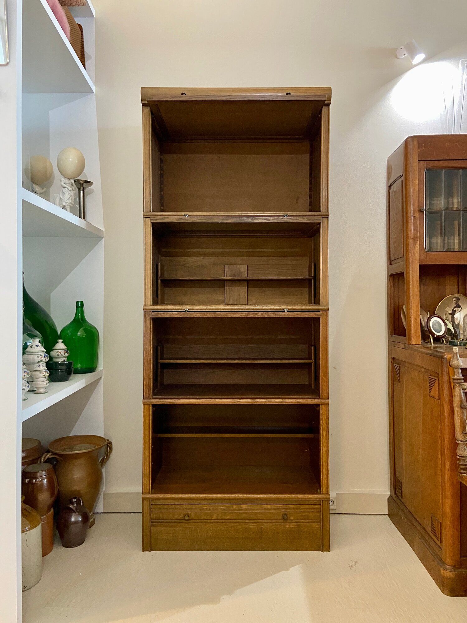 Dark wood display case 4 compartments and 1 drawer