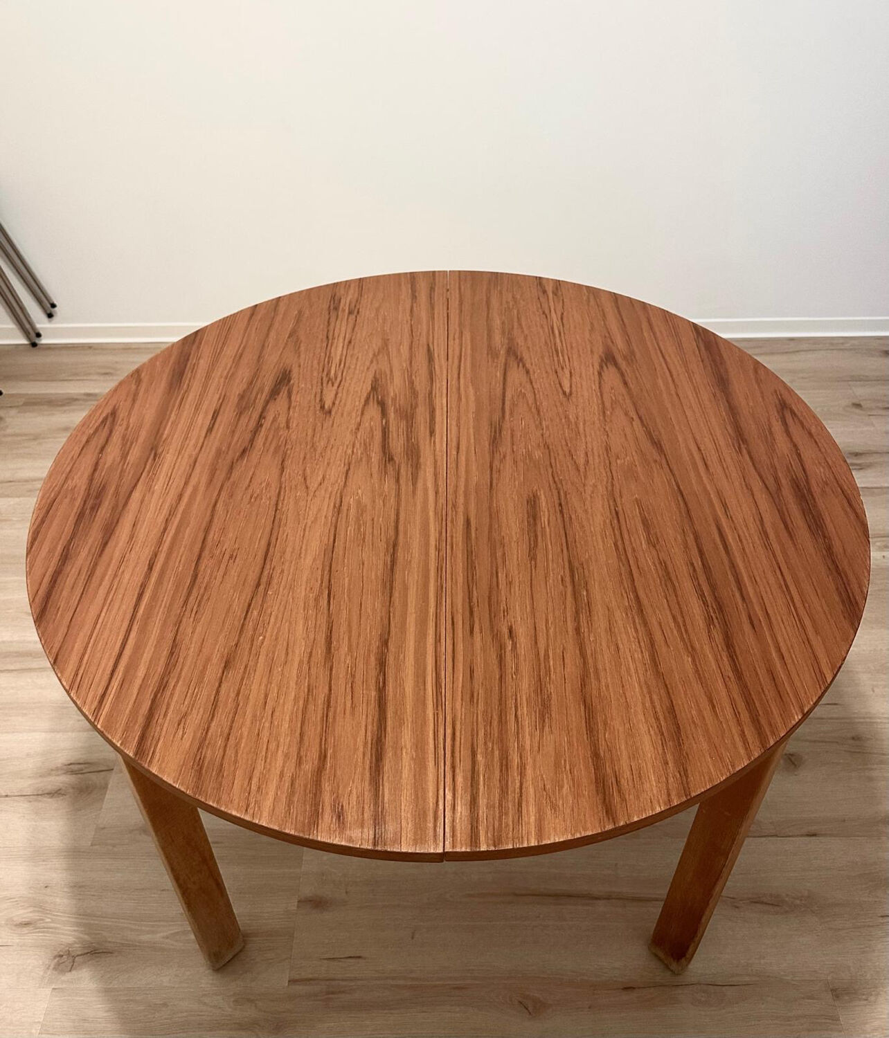 Wooden round table with butterfly extension from the 1970s.