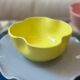 Bol céramique émaillée artisanal fleur trèfle pop jaune citron