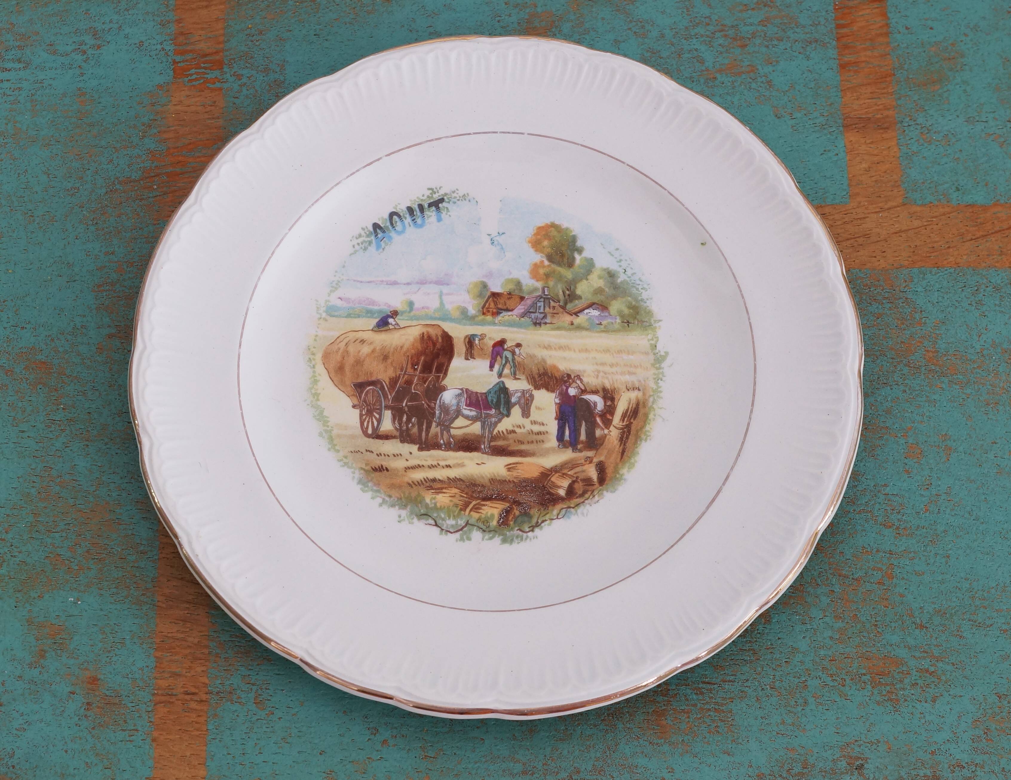 Service of 7 dessert plates St Amand with the months of the year