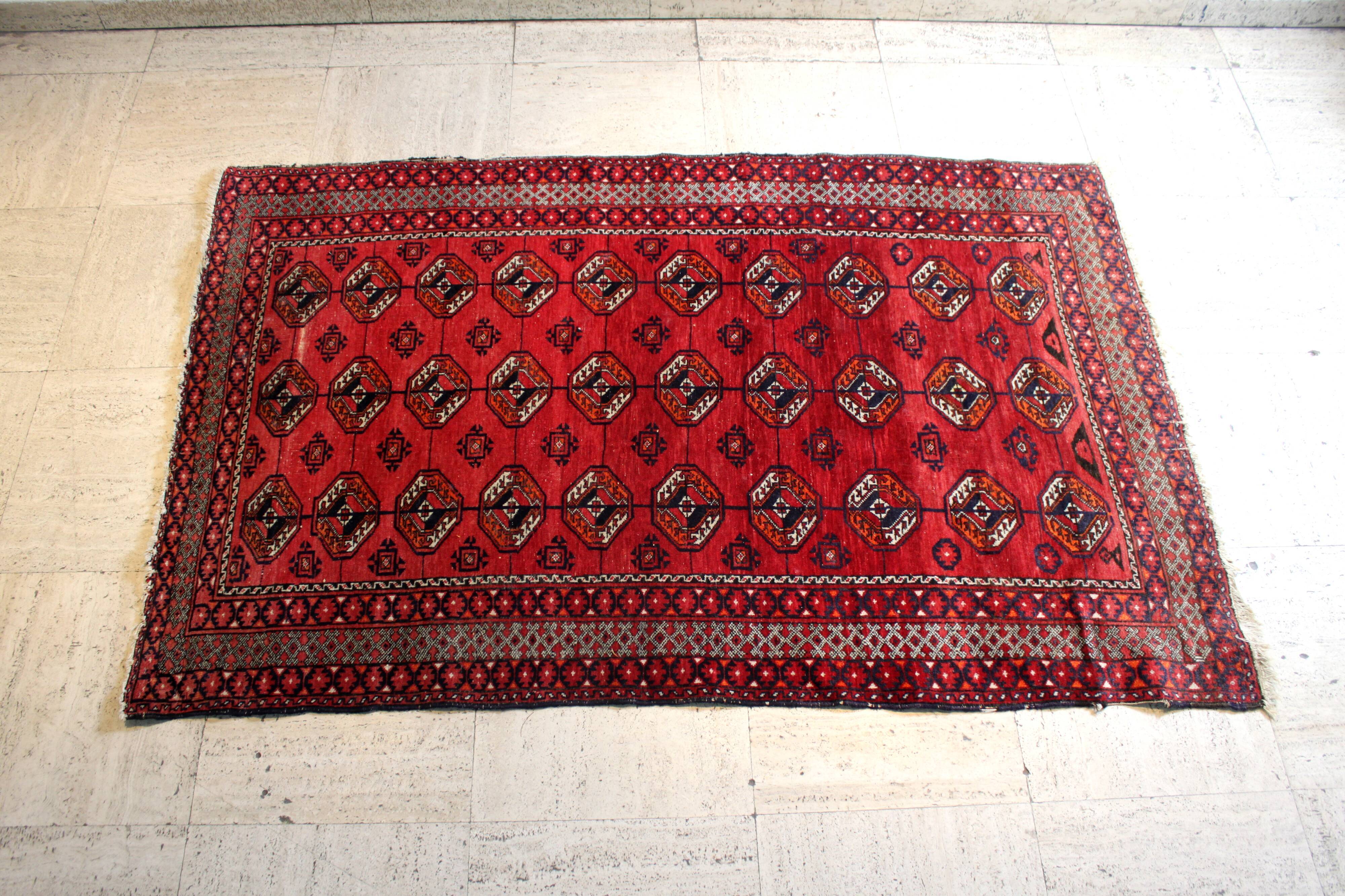 Tekke carpet, Turkmenistan, mid-20th century.