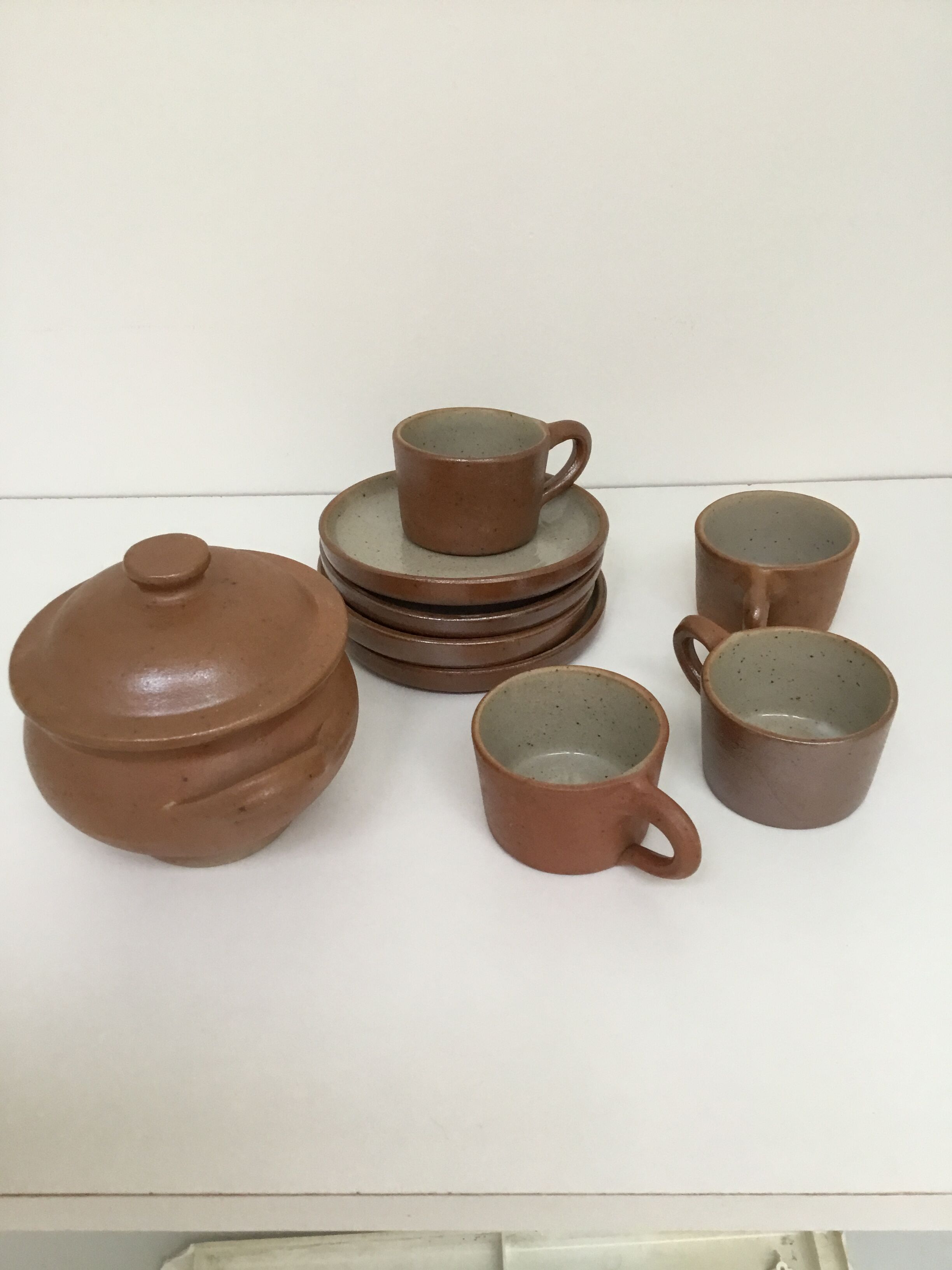 Coffee cups and sugar bowl