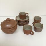Coffee cups and sugar bowl