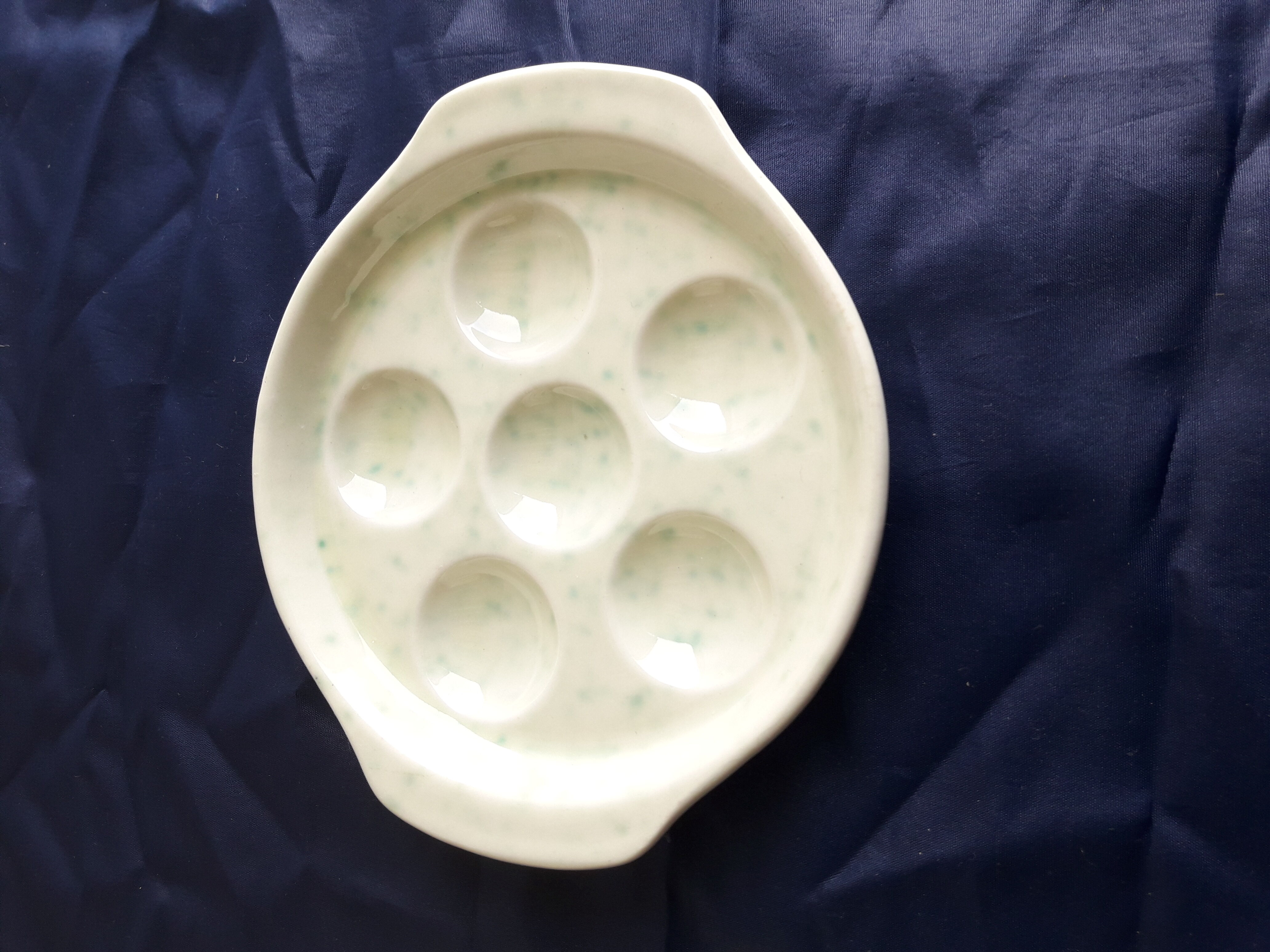9 plates with 6 gien earthenware snails diam 14.5 cm