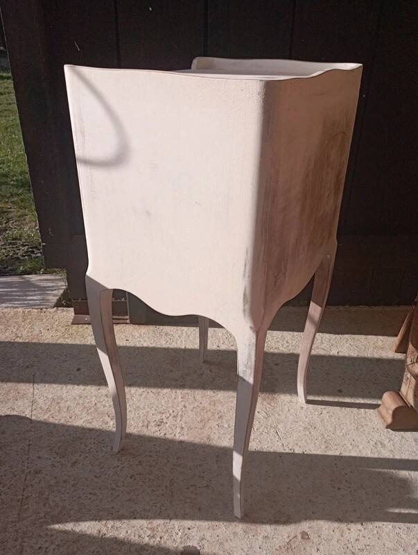 Nightstand with 3 drawers, white patina.