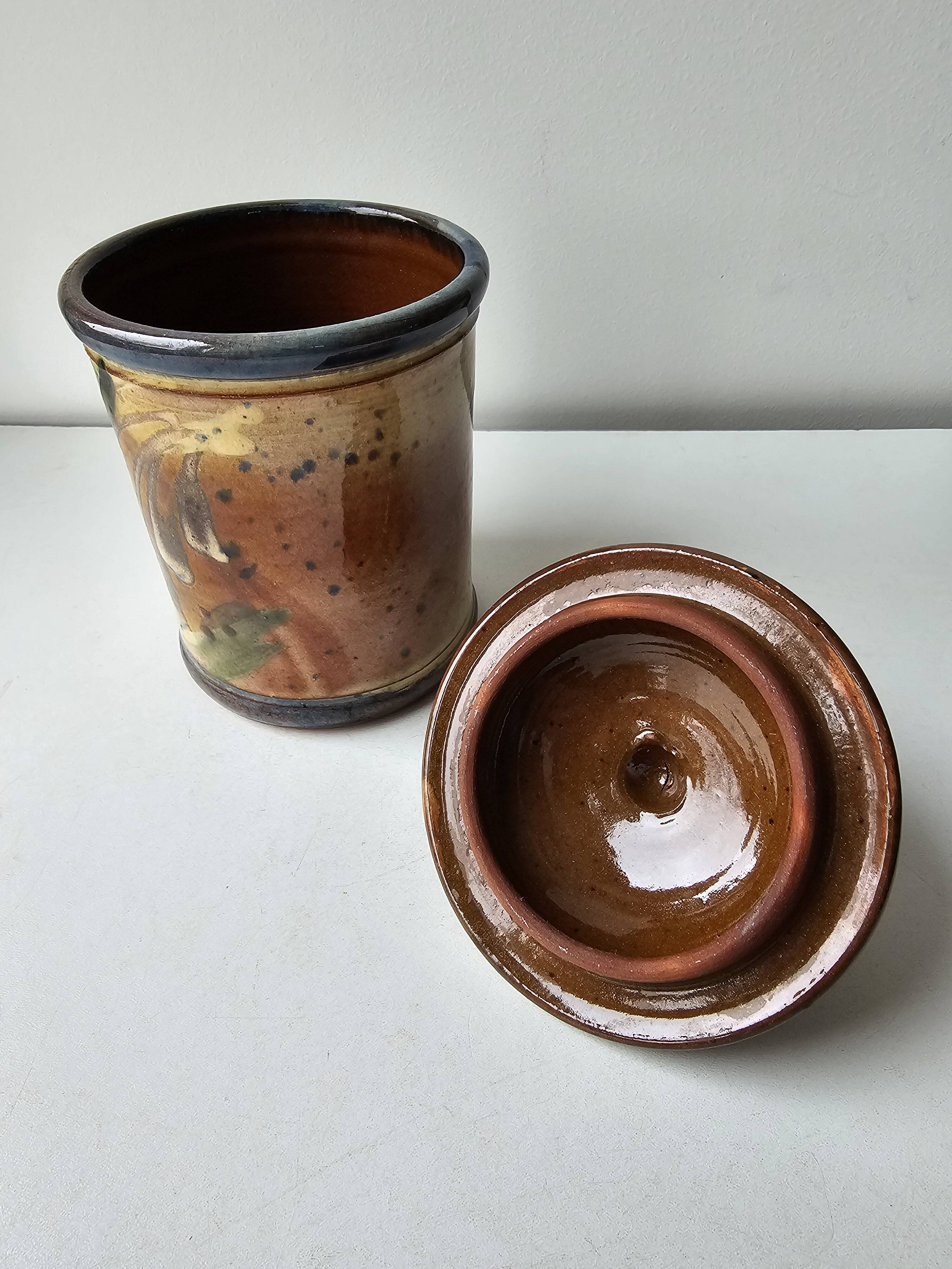 Covered stoneware ceramic pot - Signed Monogram BV (signature to be identified)