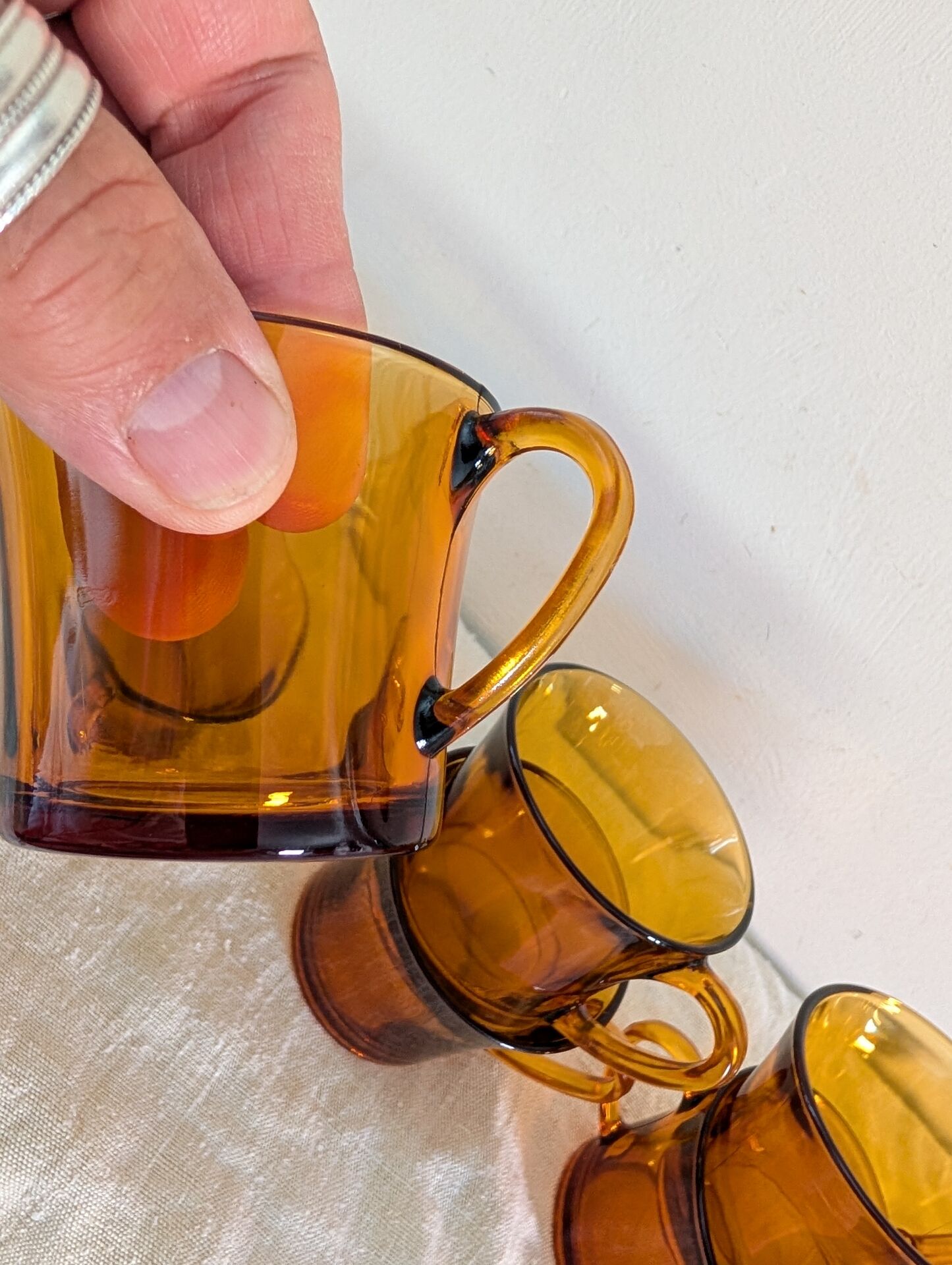 8 amber cups – golden light of the 70s