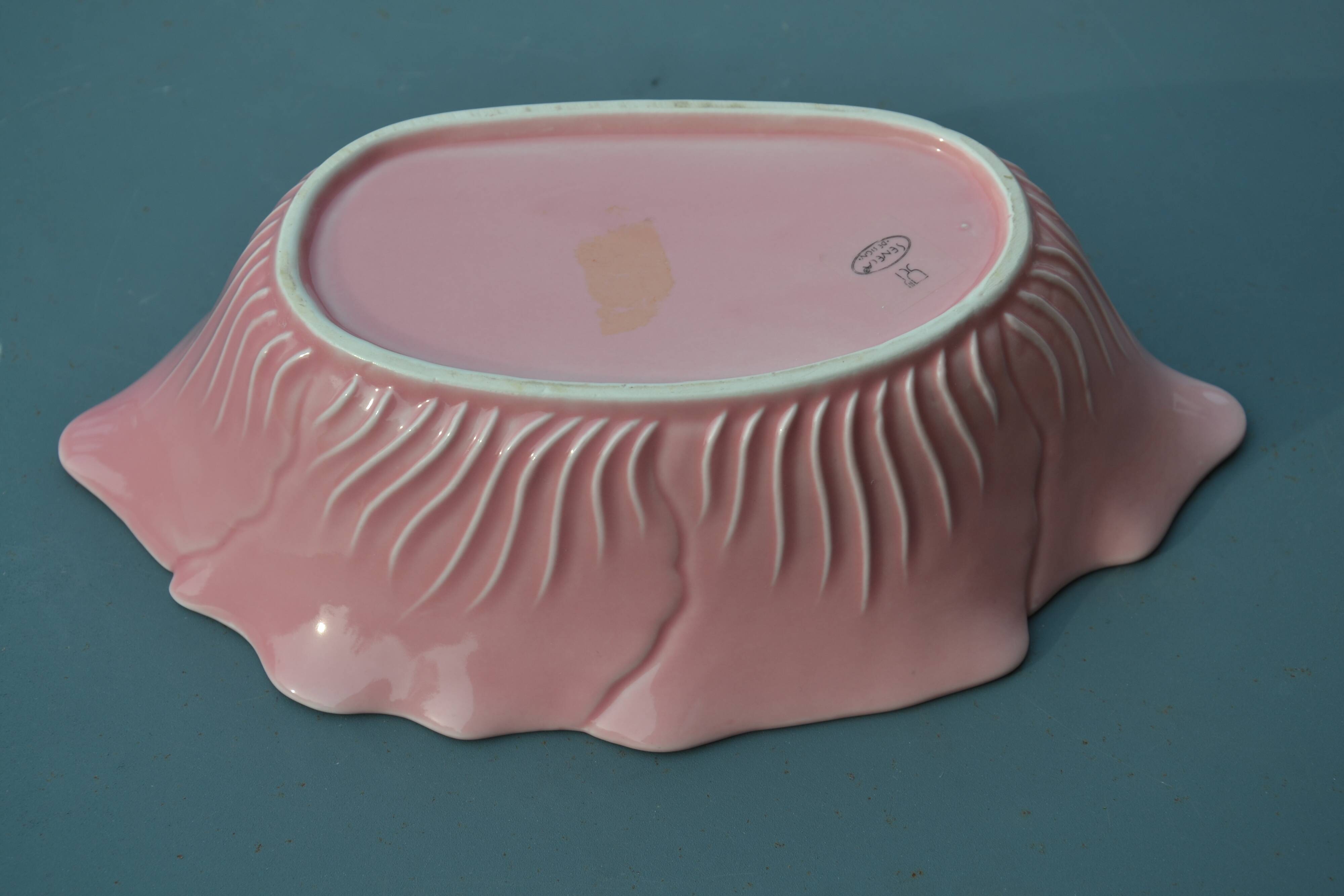 Rose-shaped ceramic bowl/deep plate.