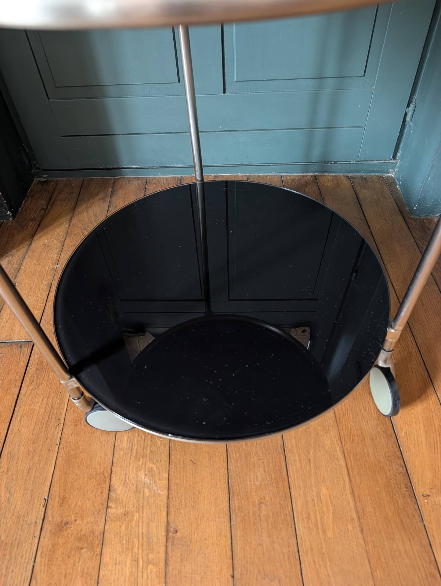 Vintage side table on wheels – black glass top