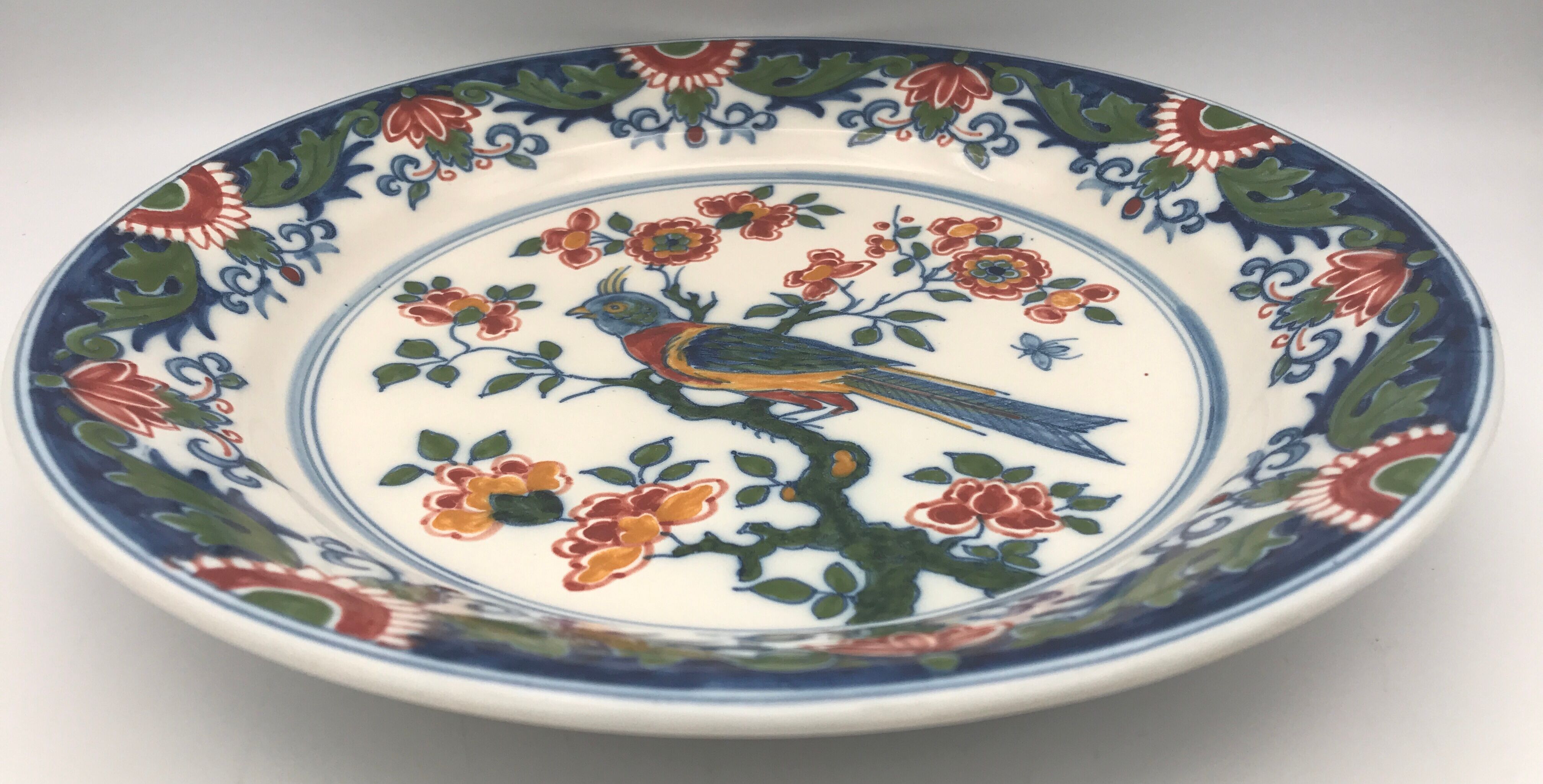 Wall plate in earthenware decorated with painting of flowers and bird 28 cm
