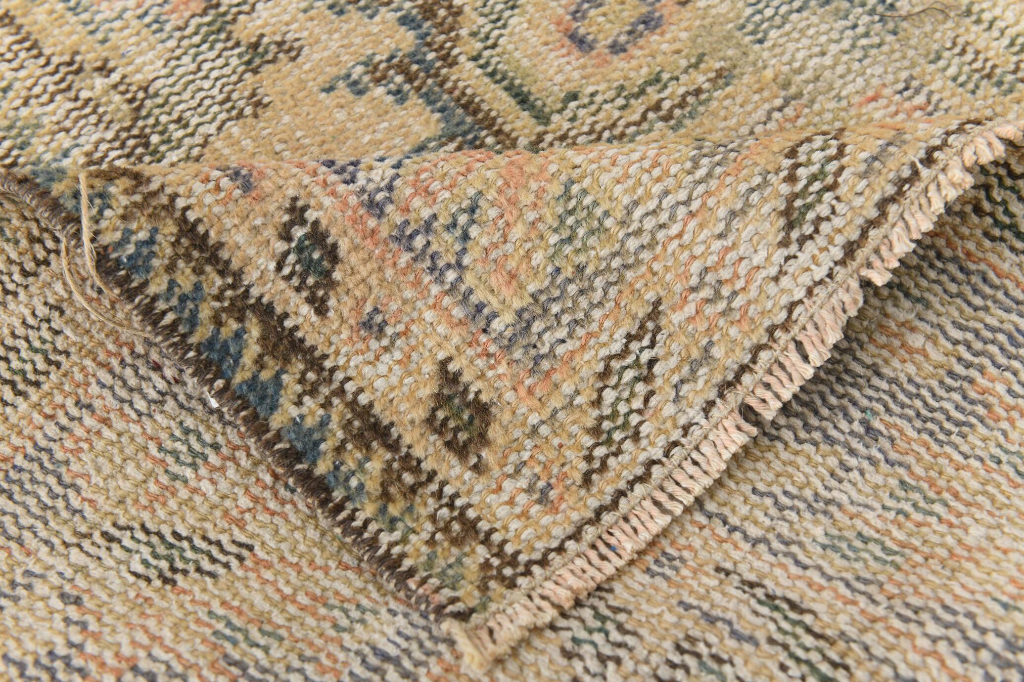 Tapis vintage en laine fait main, saumon doux et bleu marine, 183x264 cm