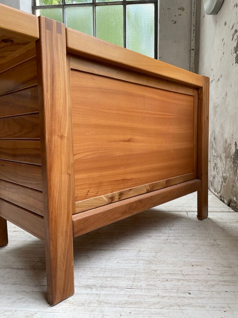 Regain dresser office row