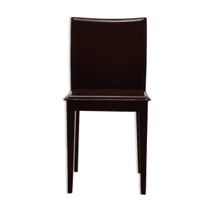 Chaise design cuir par Protis