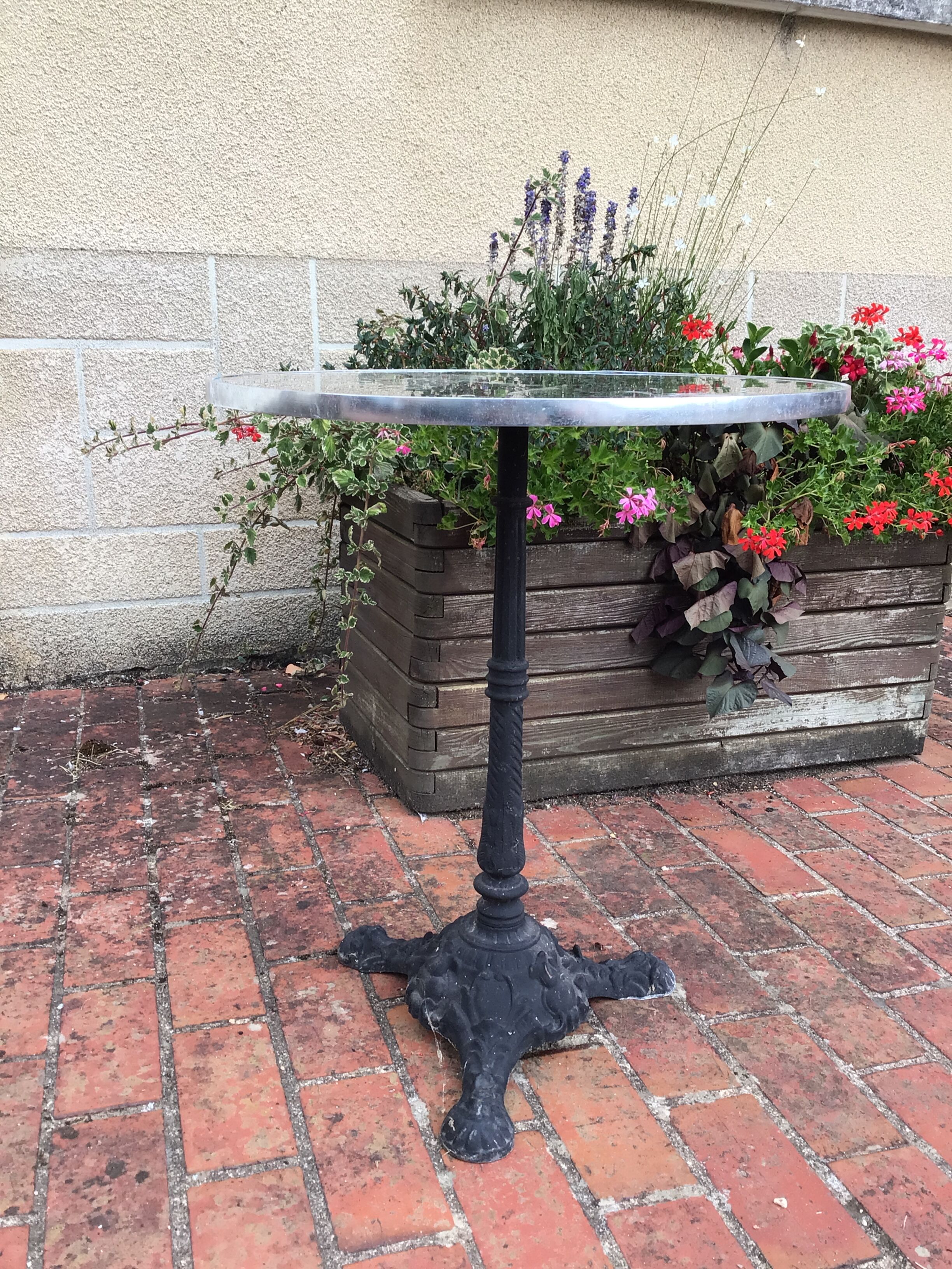 Bistro table cast iron legs and aluminum top
