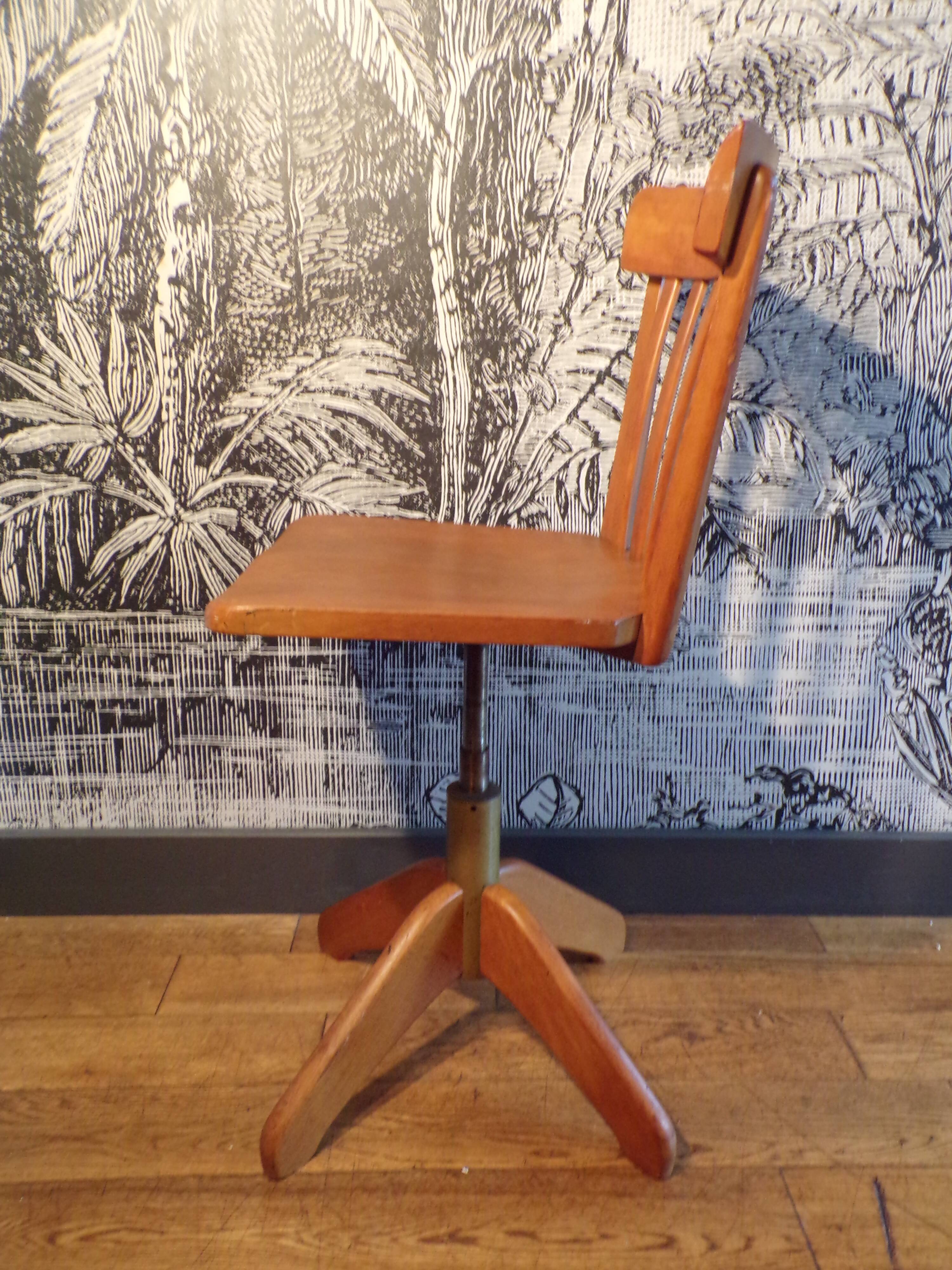 Chaise américaine pivotante