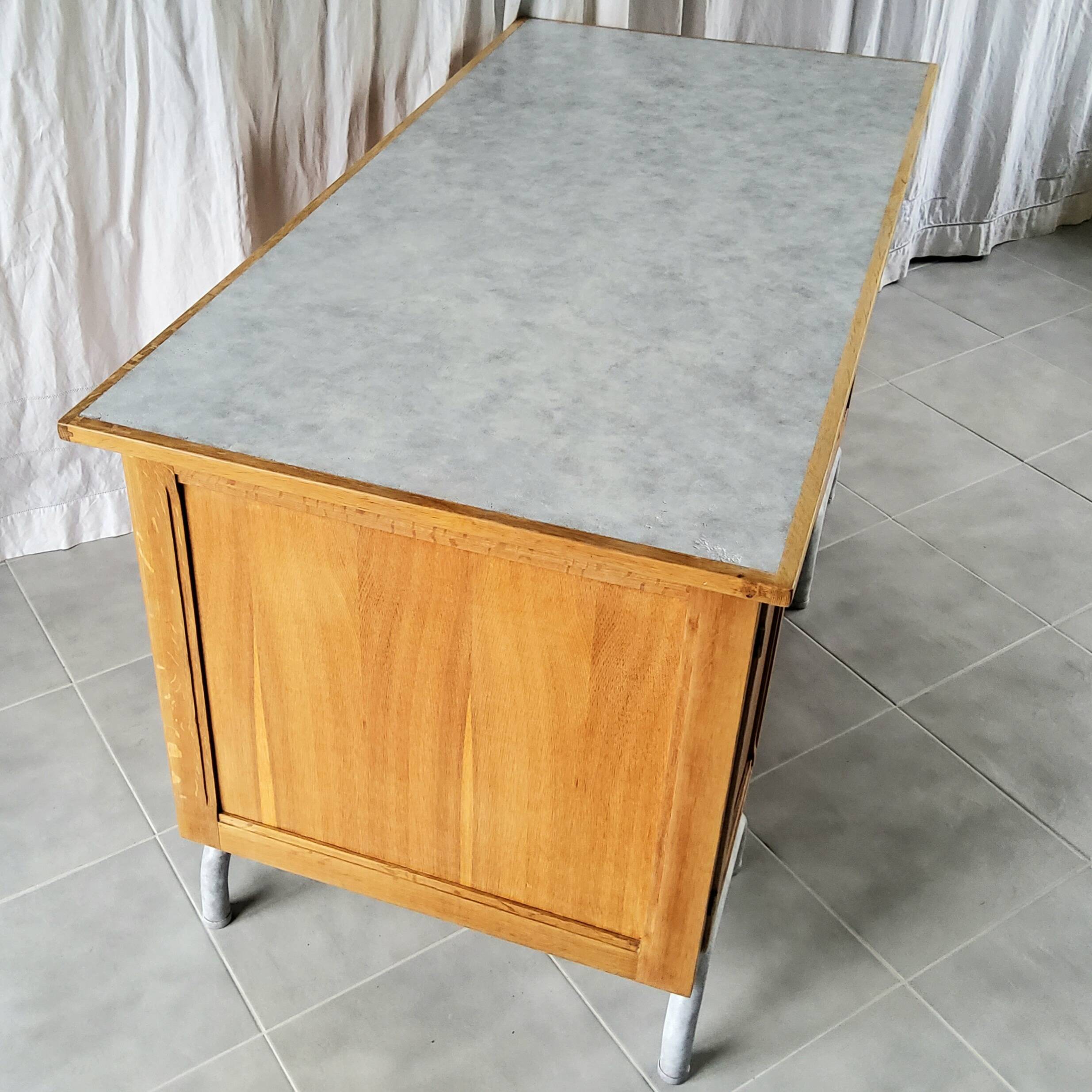 Bureau de maître d’école des années 50