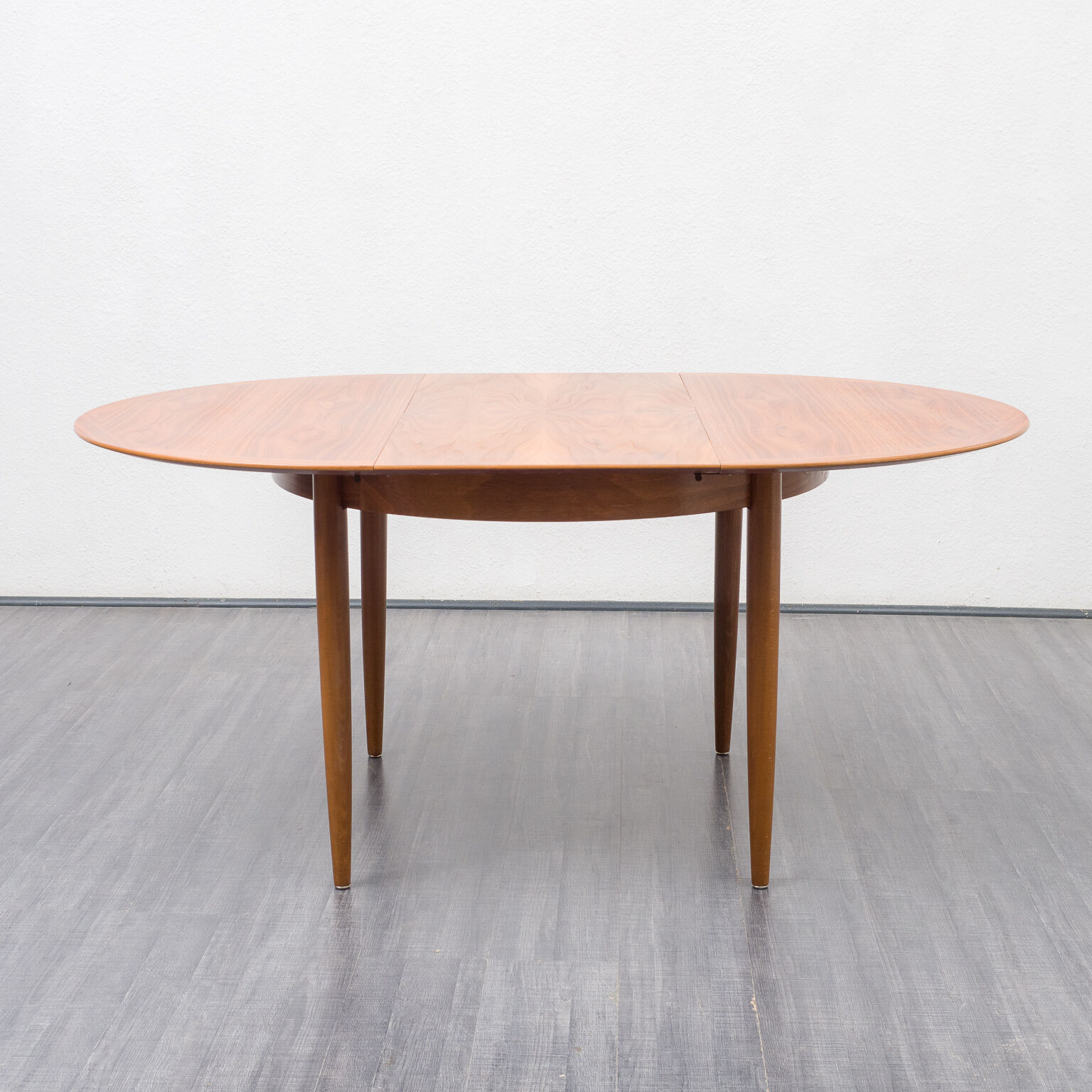 Round dining table, vintage, with extensions