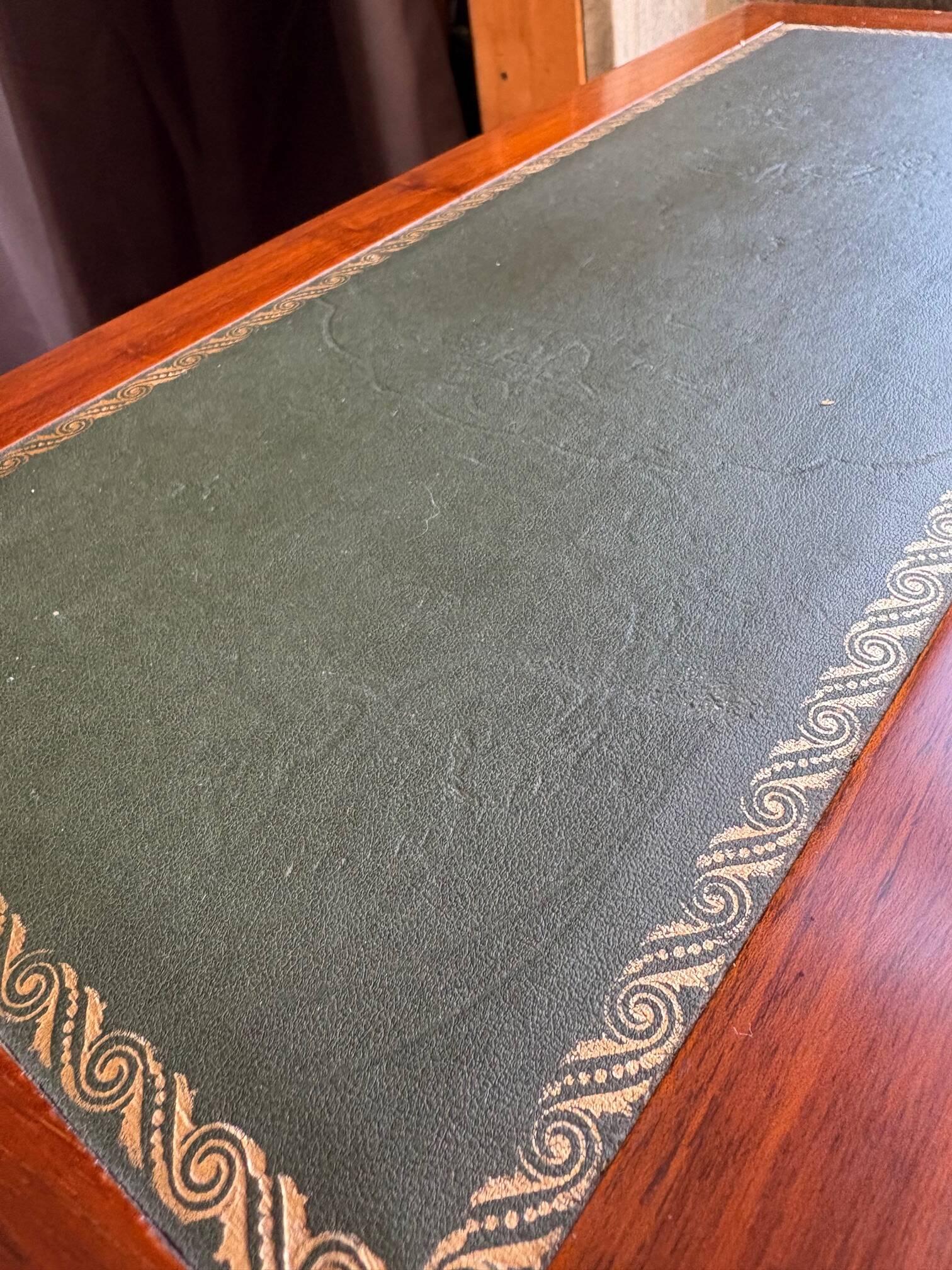 Escabeau de bibliothèque en bois massif avec marches gainées cuir