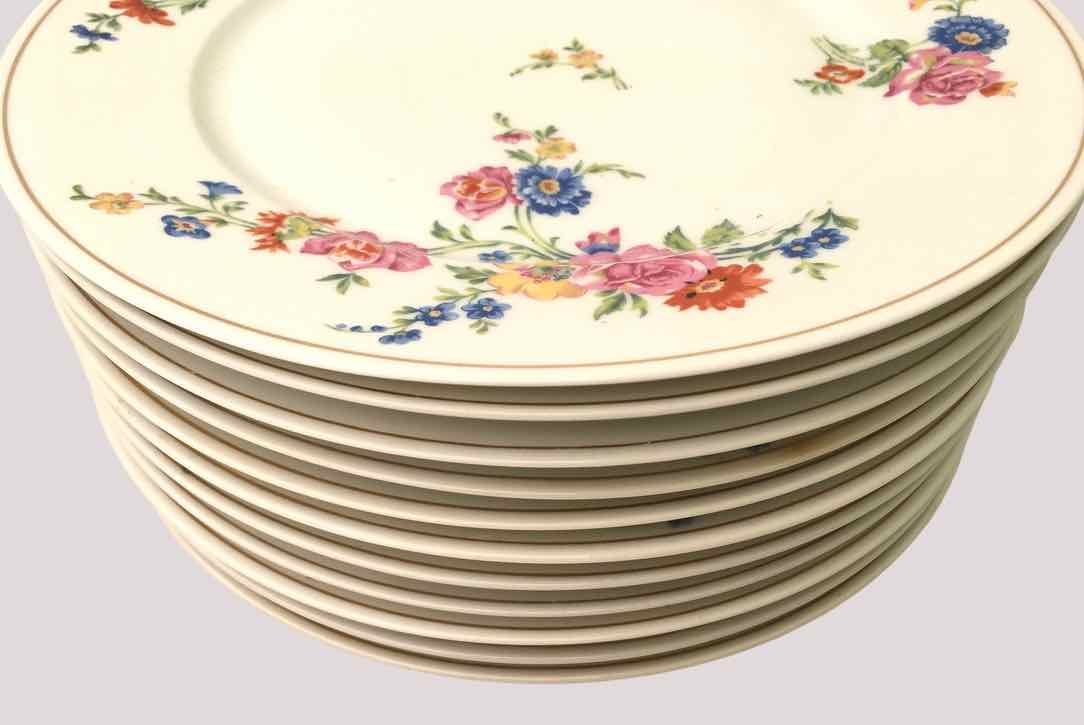 Set of 11 flat plates flowered porcelain