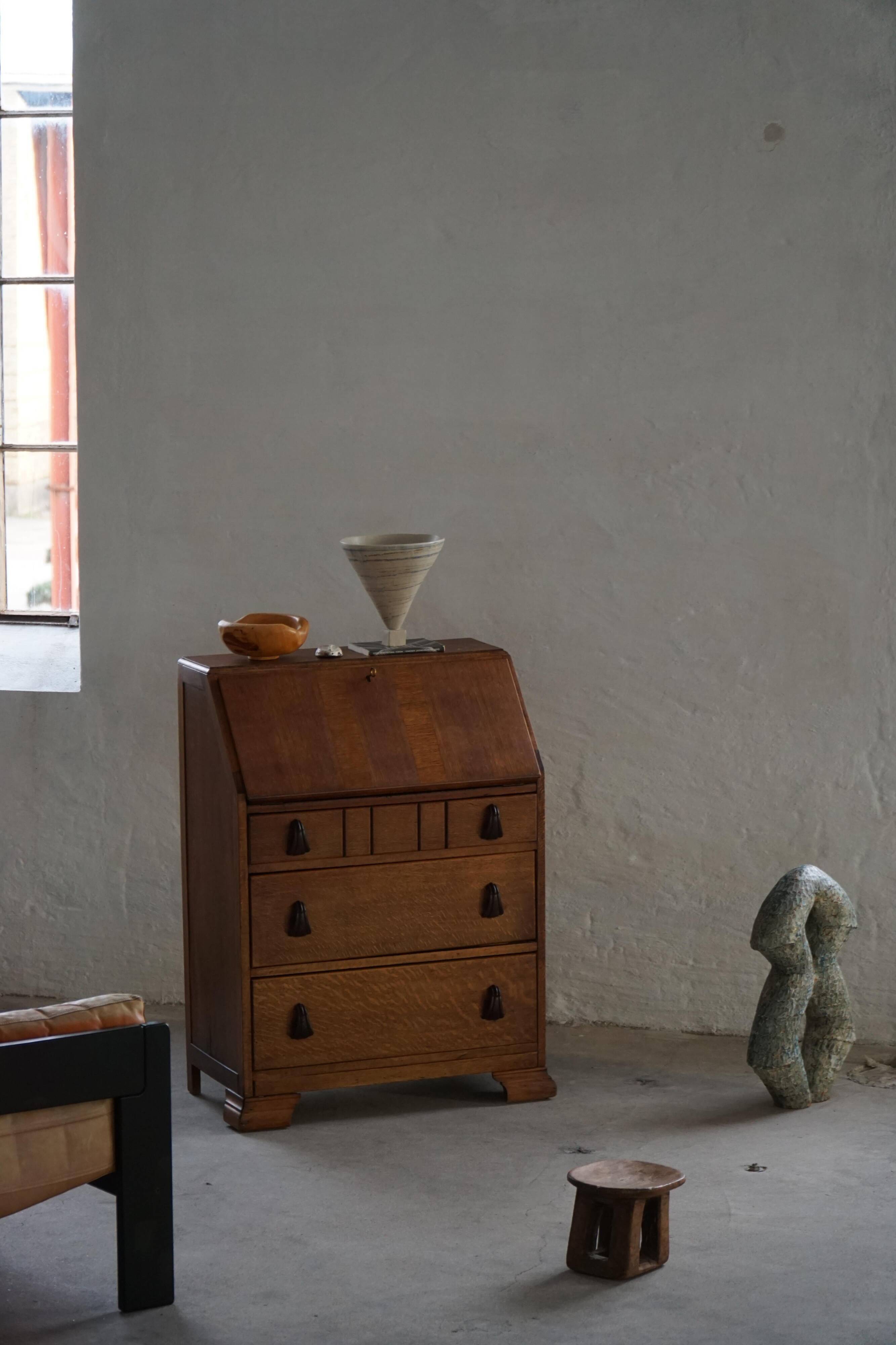 Desk / Chest of drawers in modern Danish oak from the early 20th century with shell handles.