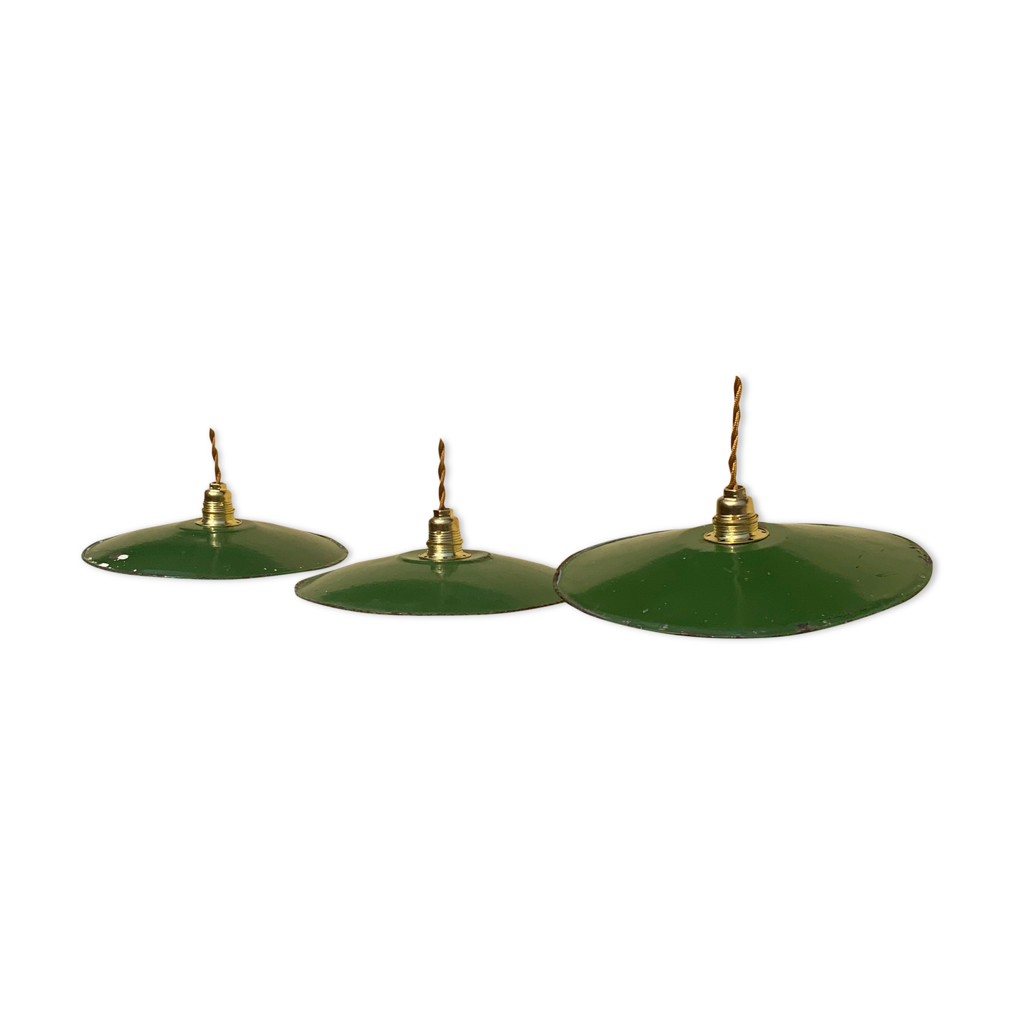 Three Suspensions enamelled sheet green and white golden threads brass socket