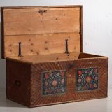 Ancienne malle de rangement à motifs floraux (c.1865)