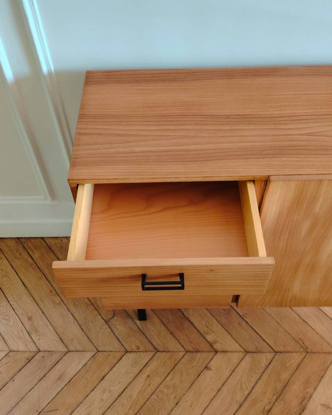 Renovated vintage modernist enfilade, 1950s-60s.