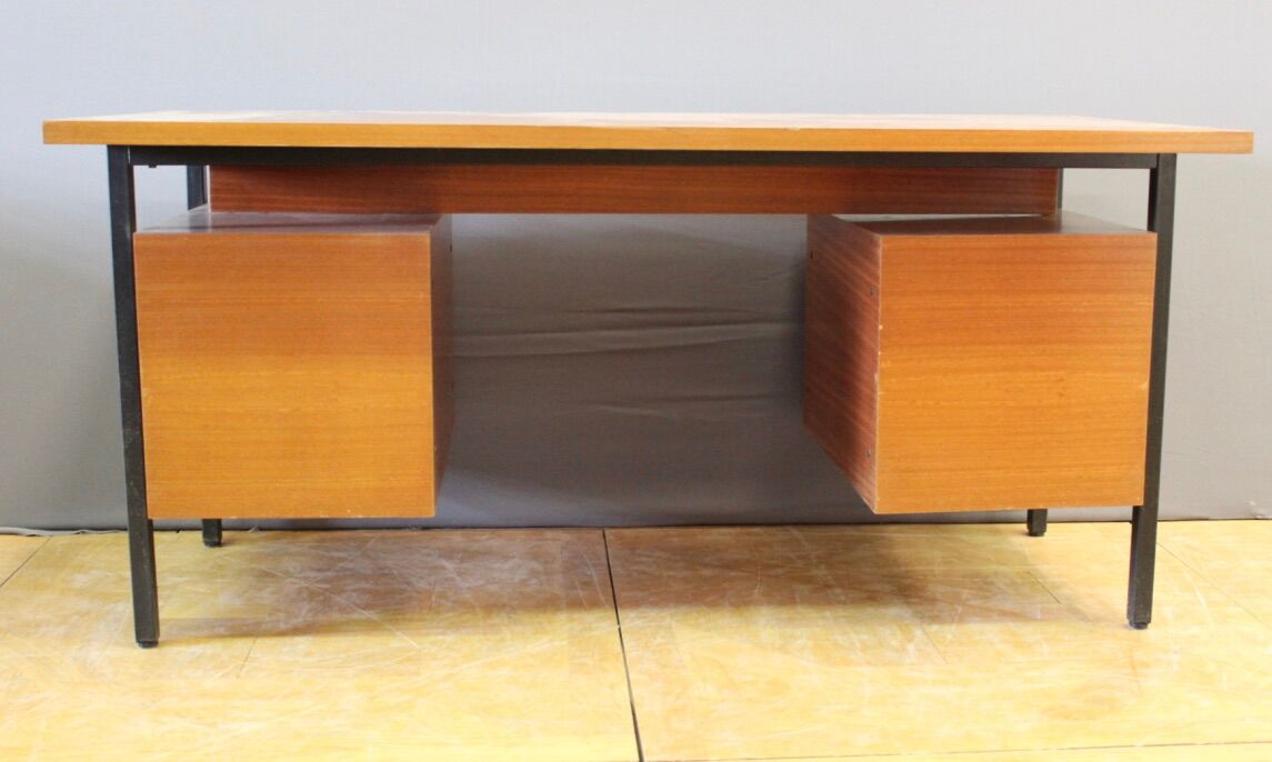 Large flat design desk