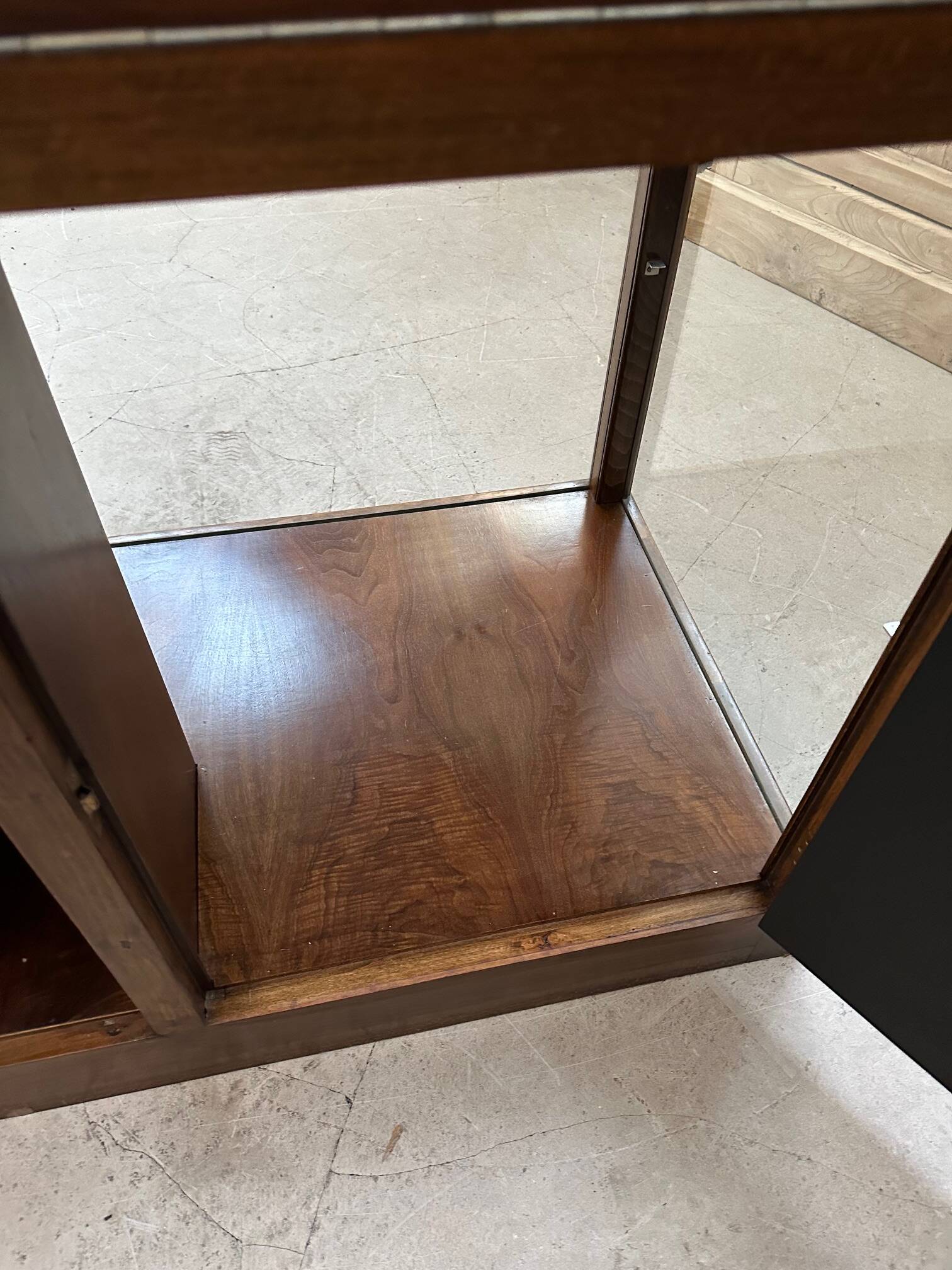 Early 20th century display counter