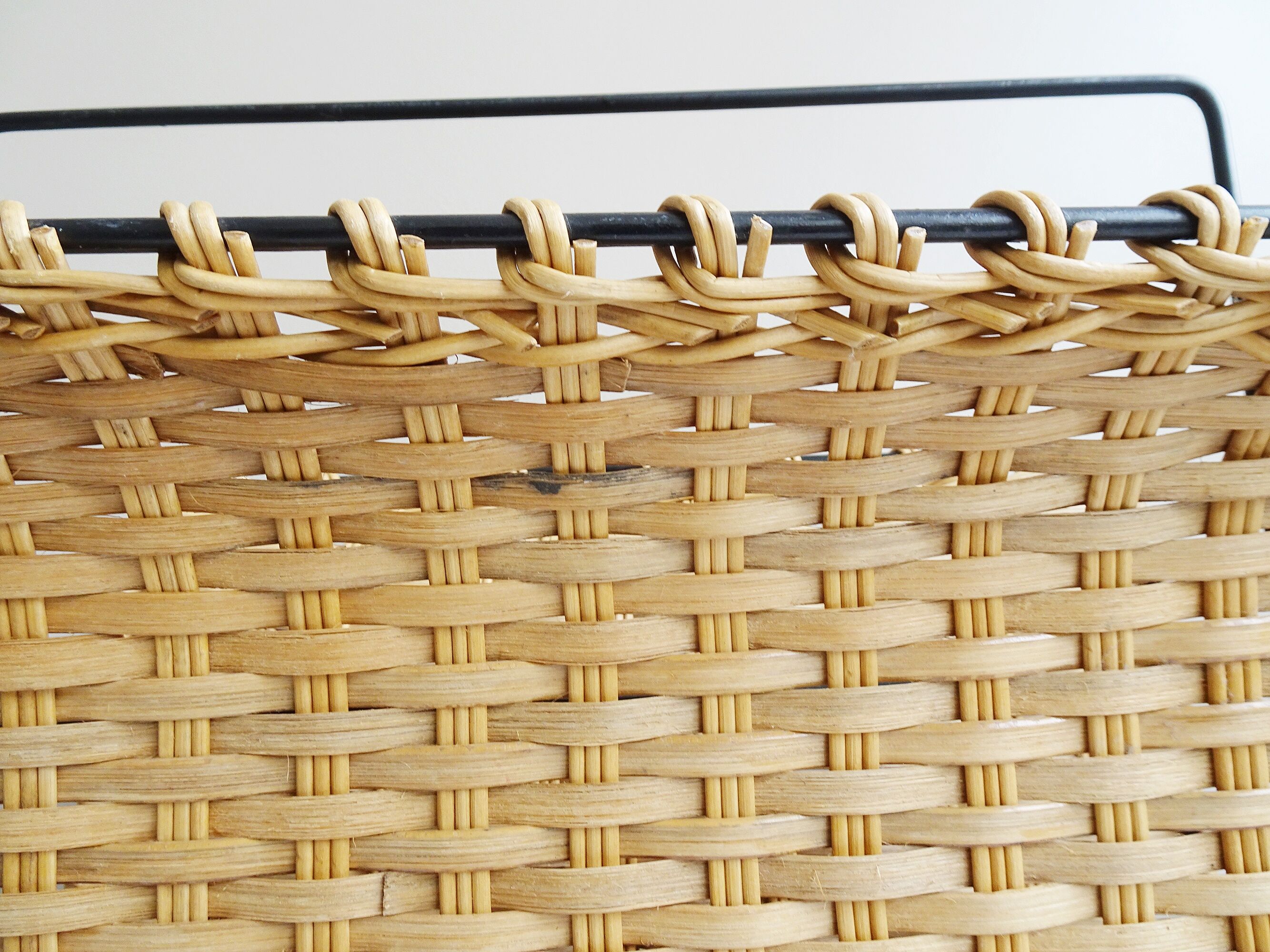 Magazin rack made of rattan and iron