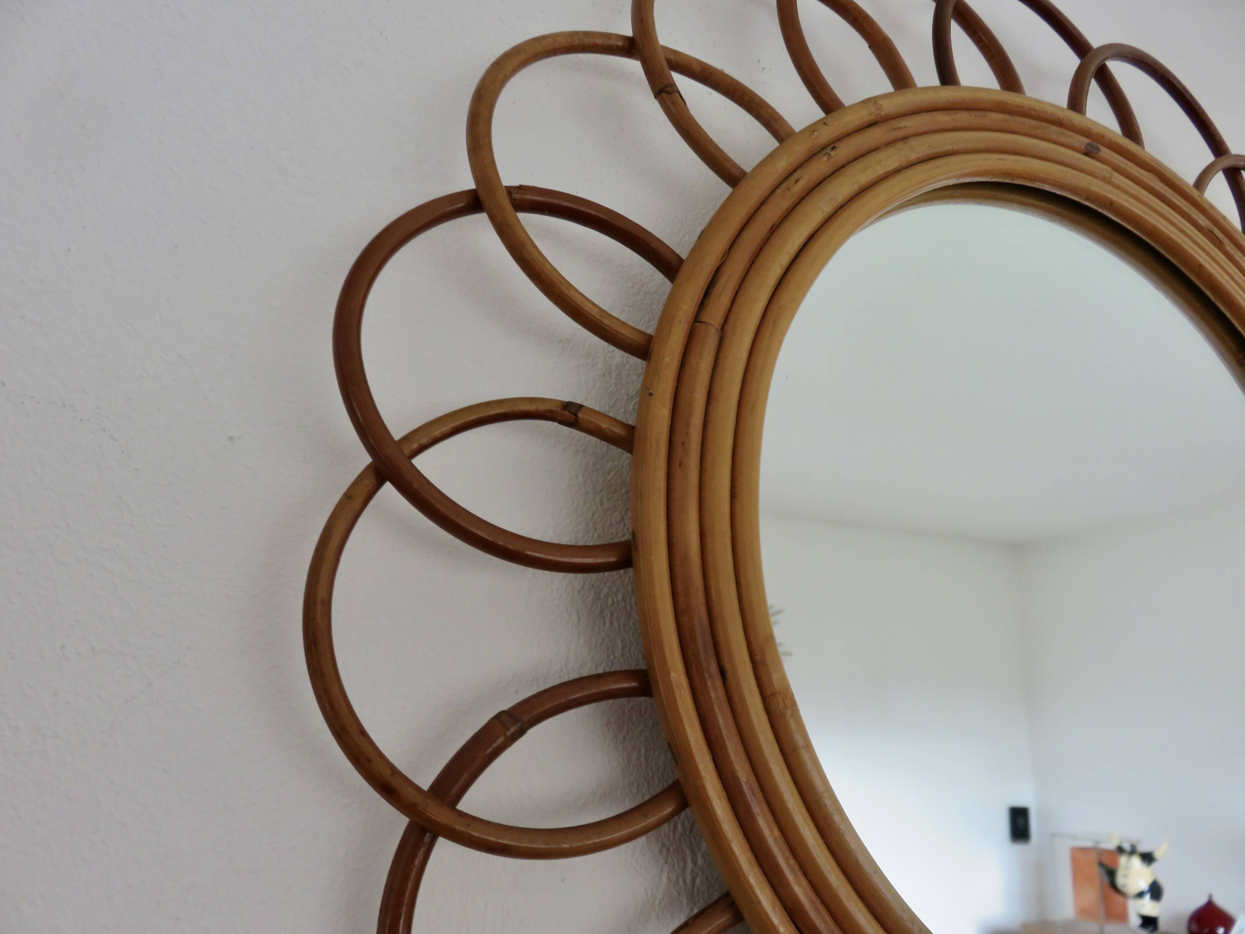 Authentic "flower" mirror in rattan and bamboo, 1960s 70s.