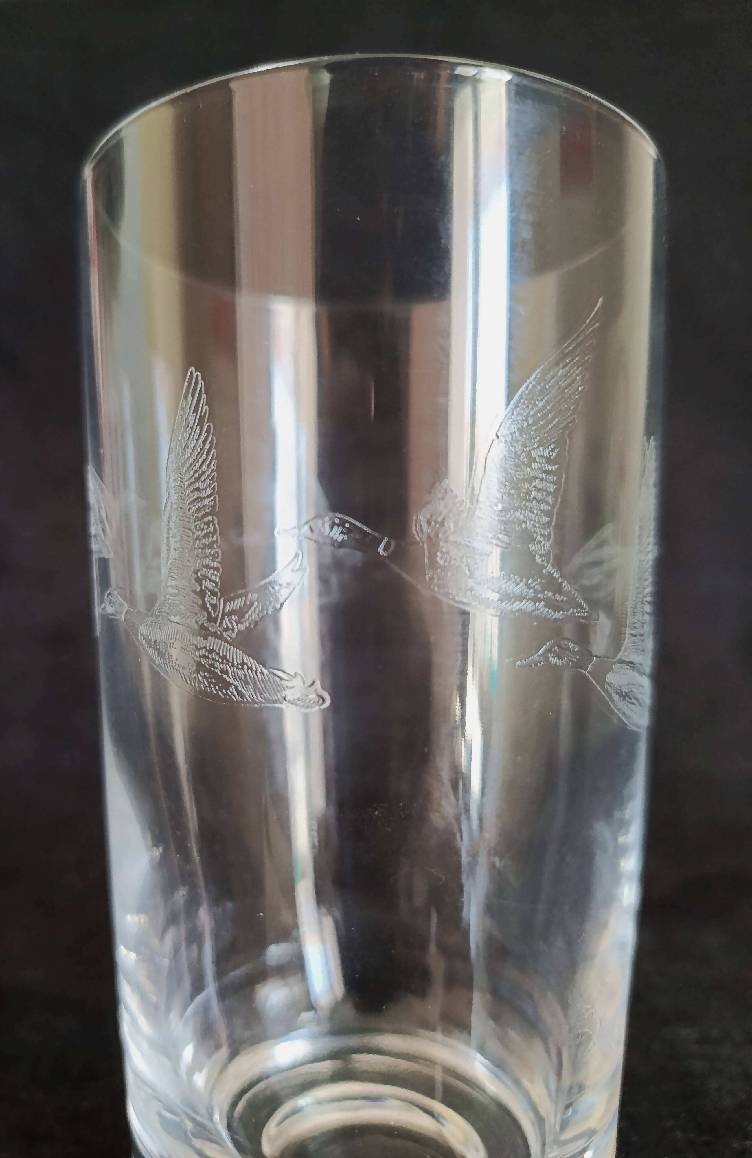 Set of 9 glasses (for whisky or other) in engraved crystal featuring a "Flight of Ducks".