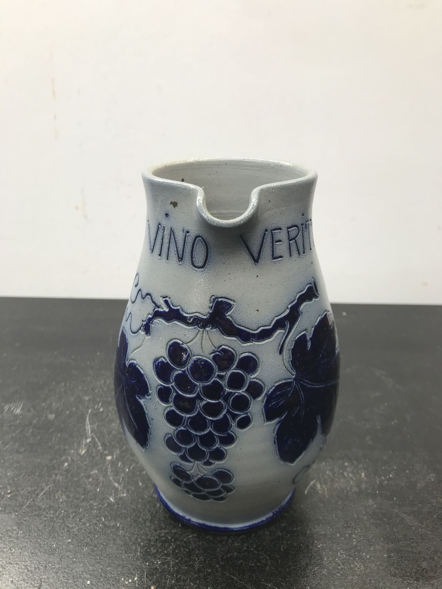 Ancien pichet betschdorf grès bleu émaillé décor vignes vintage