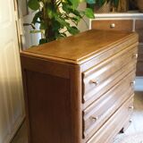 Oak chest of drawers