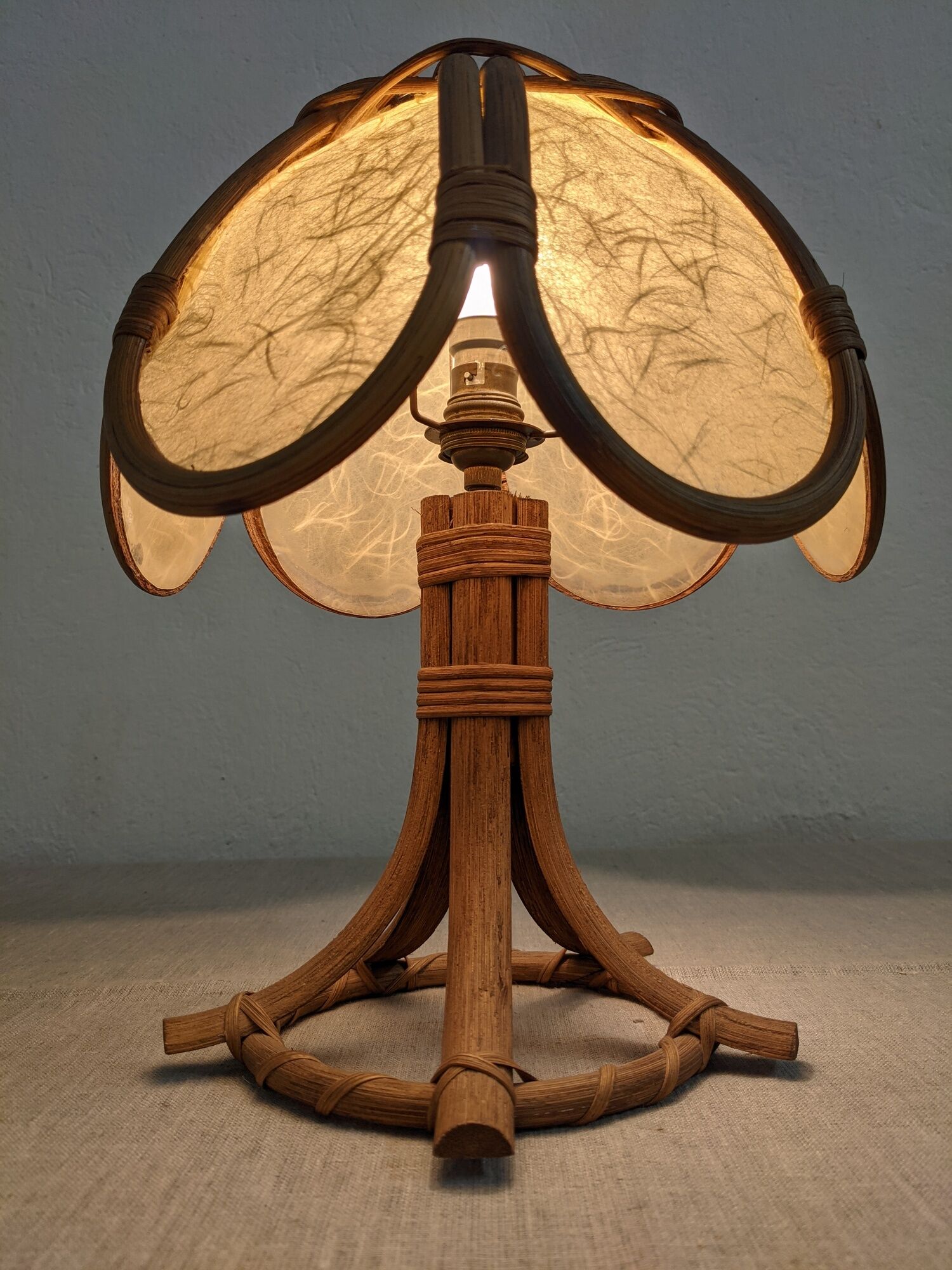 Lotus flower bedside lamp in skin and rattan from the 60s/70s