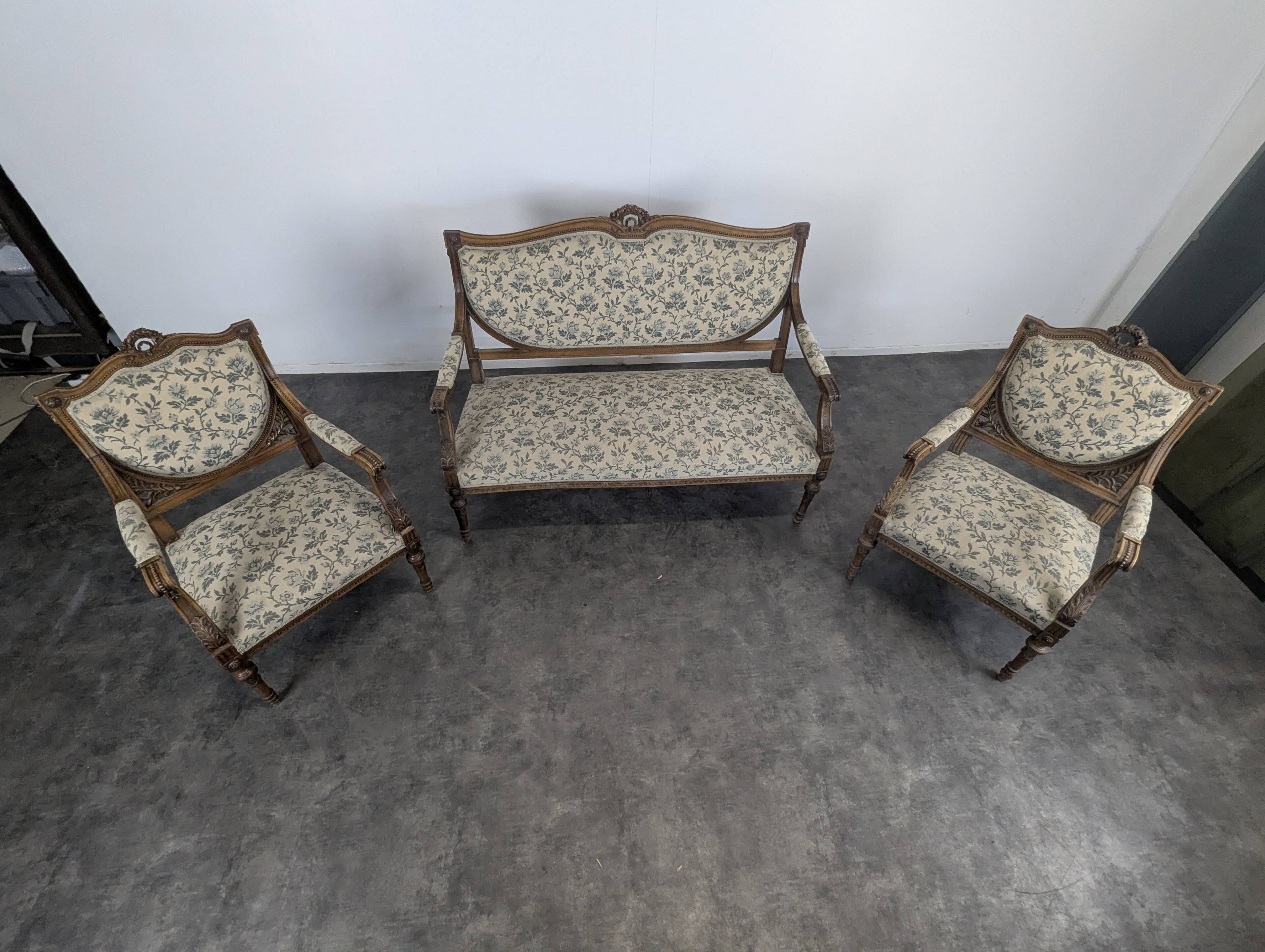 Louis XVI style salon with shield backrest from the 19th century.