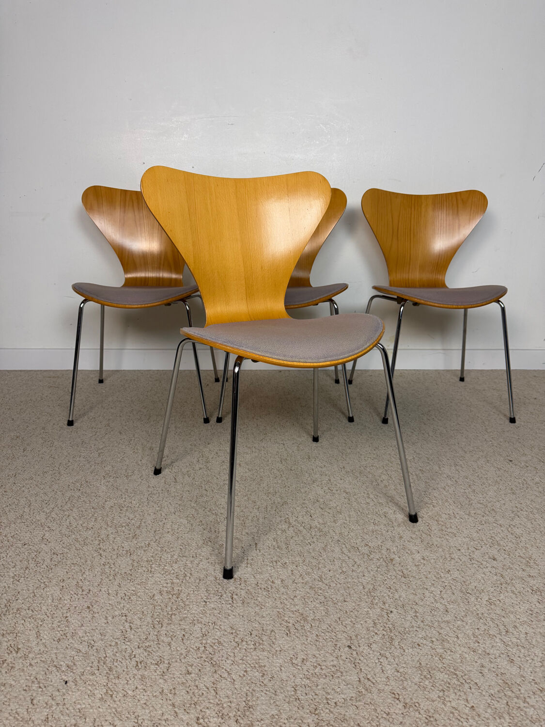 6 chairs Series 7 – Arne Jacobsen for Fritz Hansen