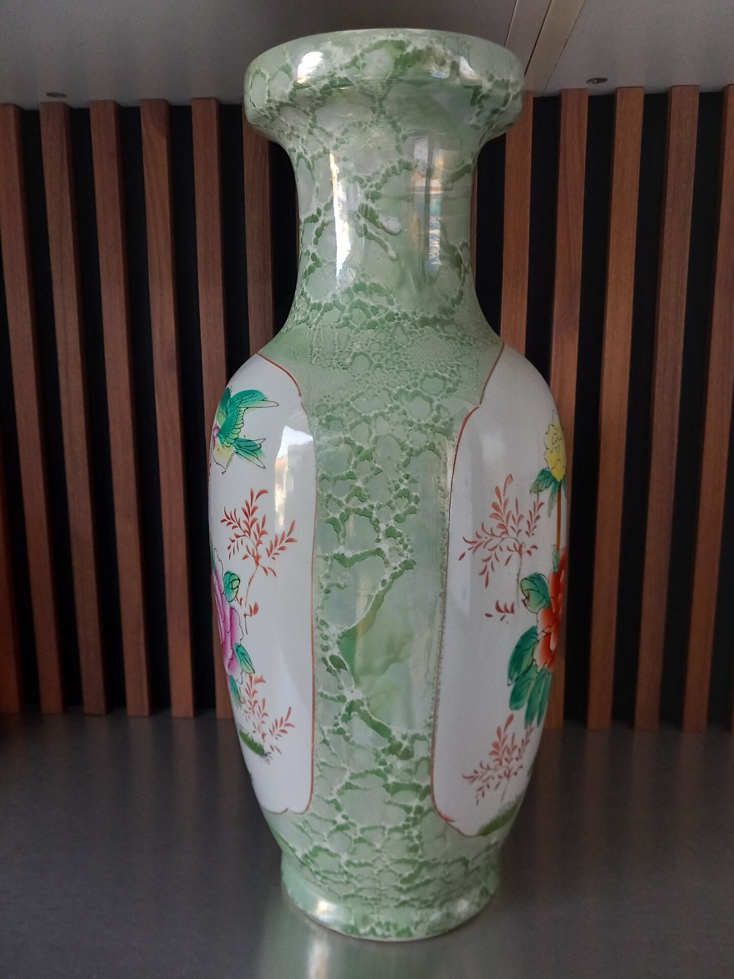 Vase chinois en porcelaine, décor floral et oiseaux, céladon