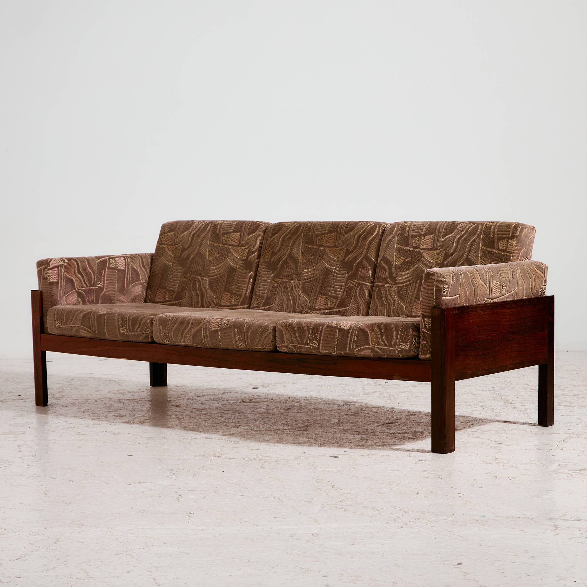 MK11213 Three-seater rosewood sofa