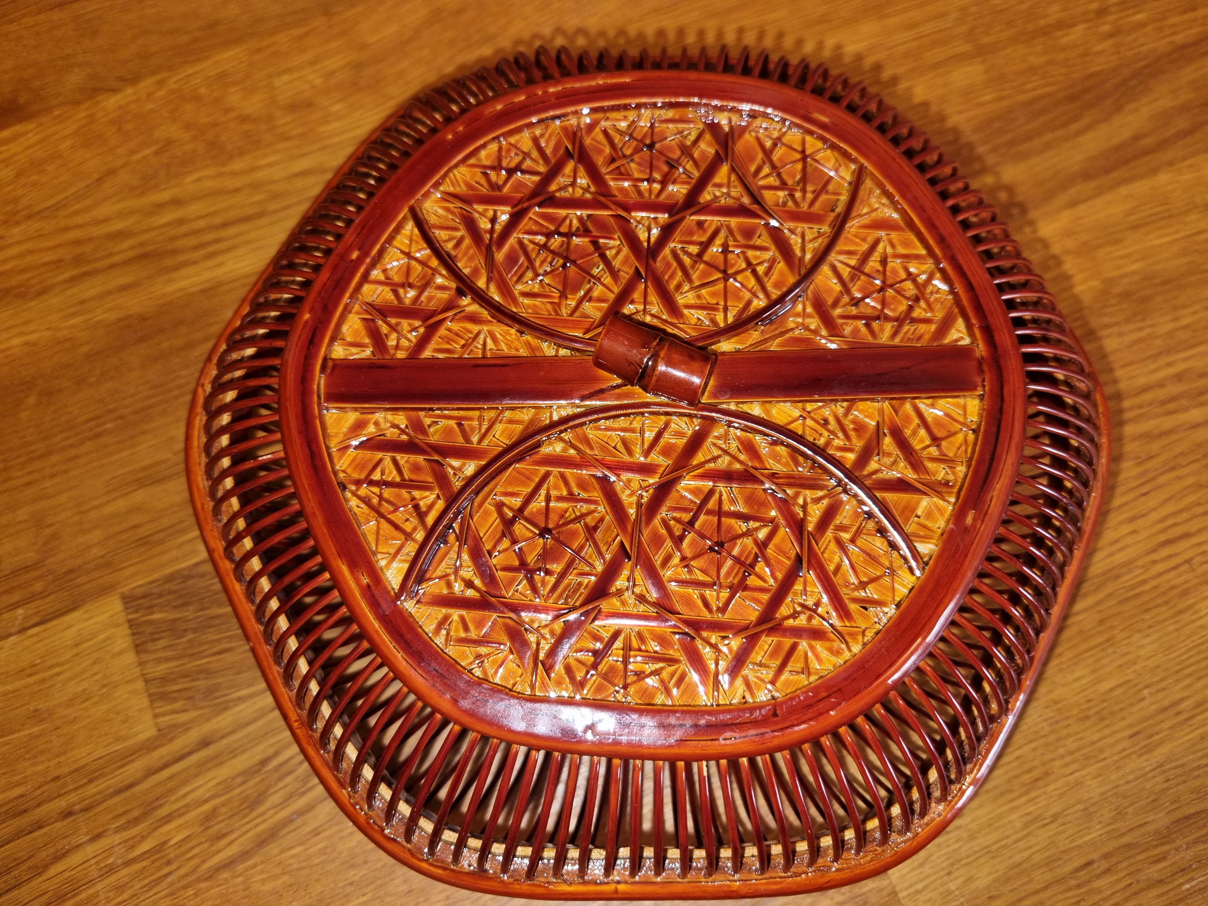 Lacquered bamboo box