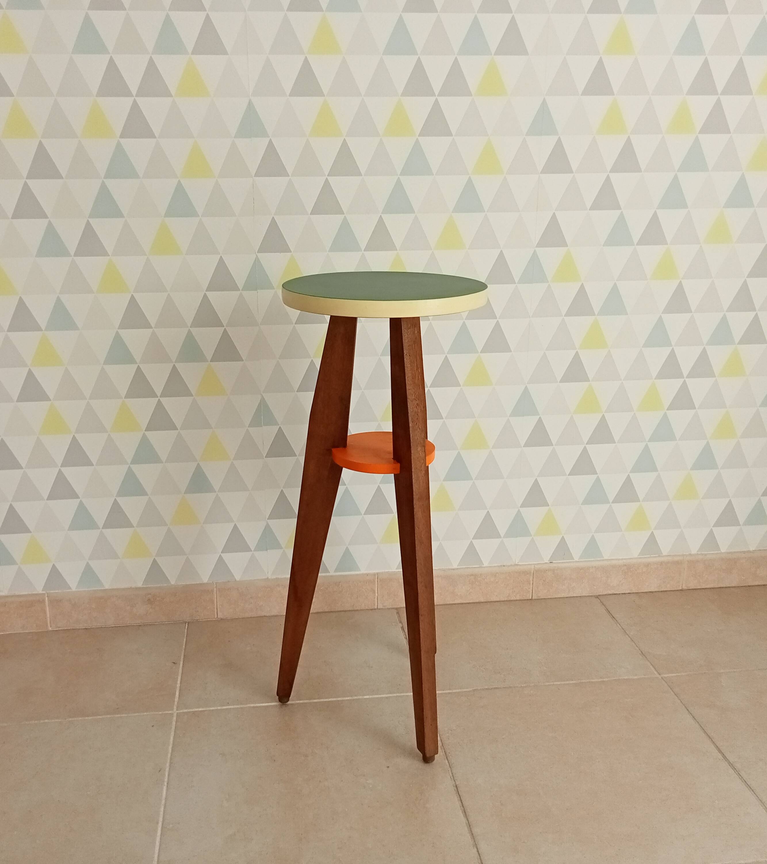 Vintage 70s side table in wood and formica