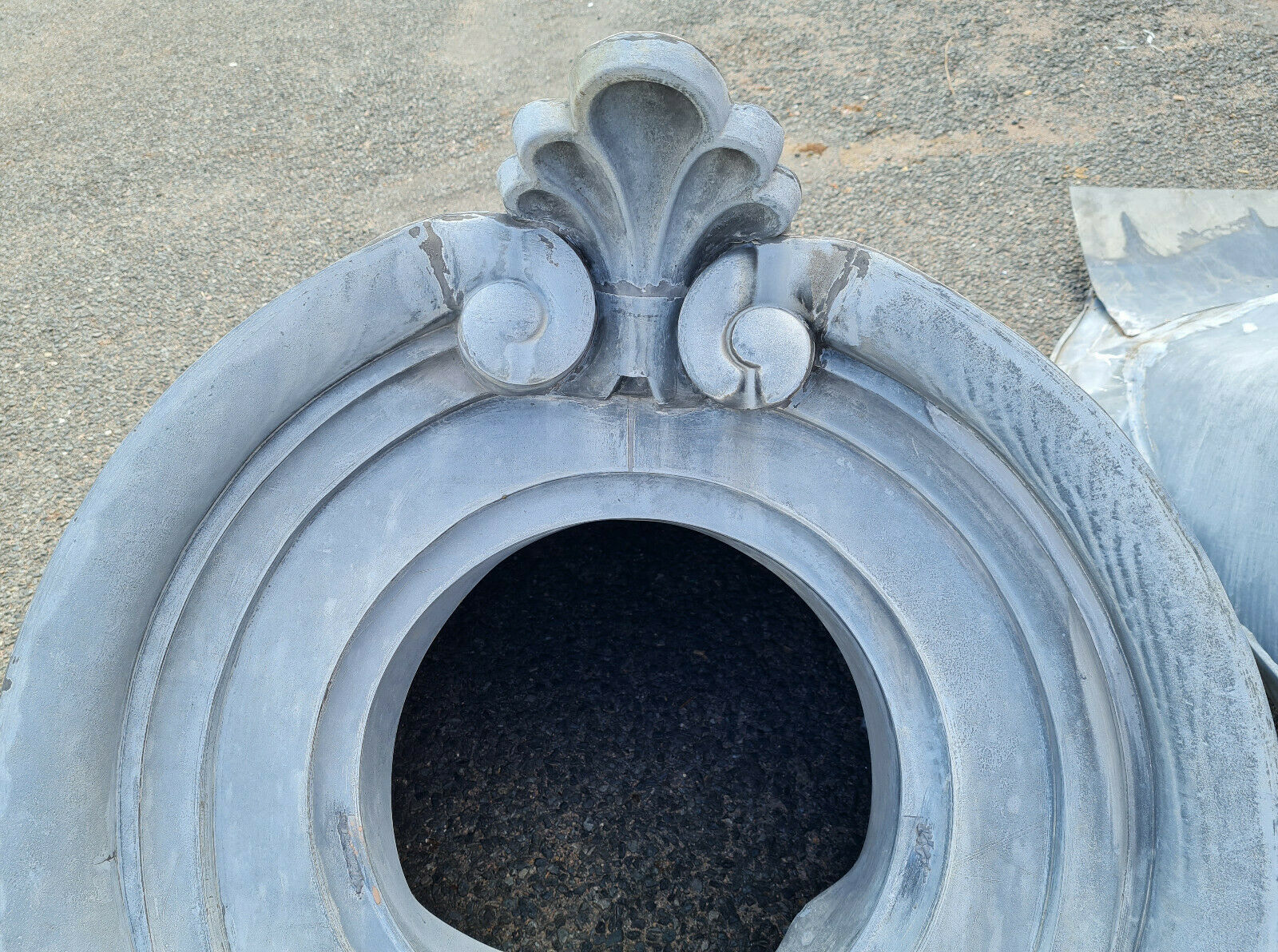 Elements of ancient architecture,  pair of beef's eye in zinc nineteenth century