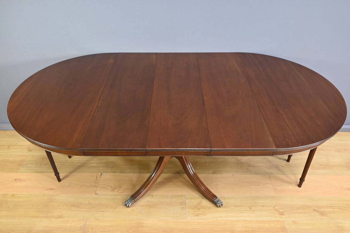 English Style Mahogany Extendable Pedestal Table - 1960
