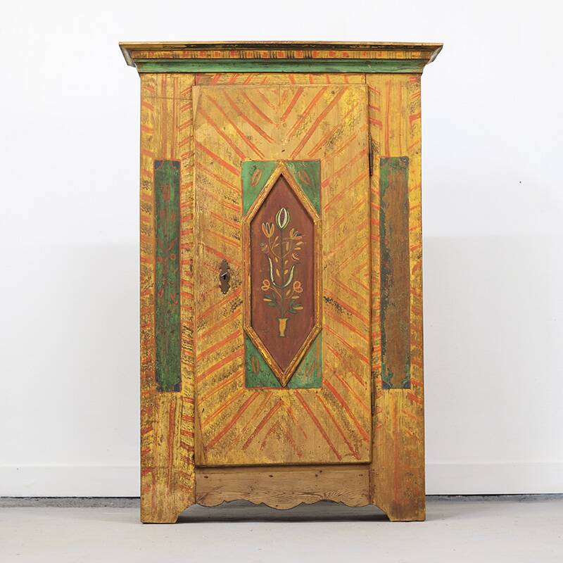 Armoire de mariée peinte d'art populaire