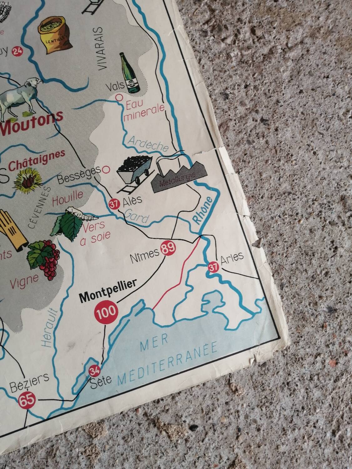 Vintage school map mdi FRANCE Corsica Massif Central