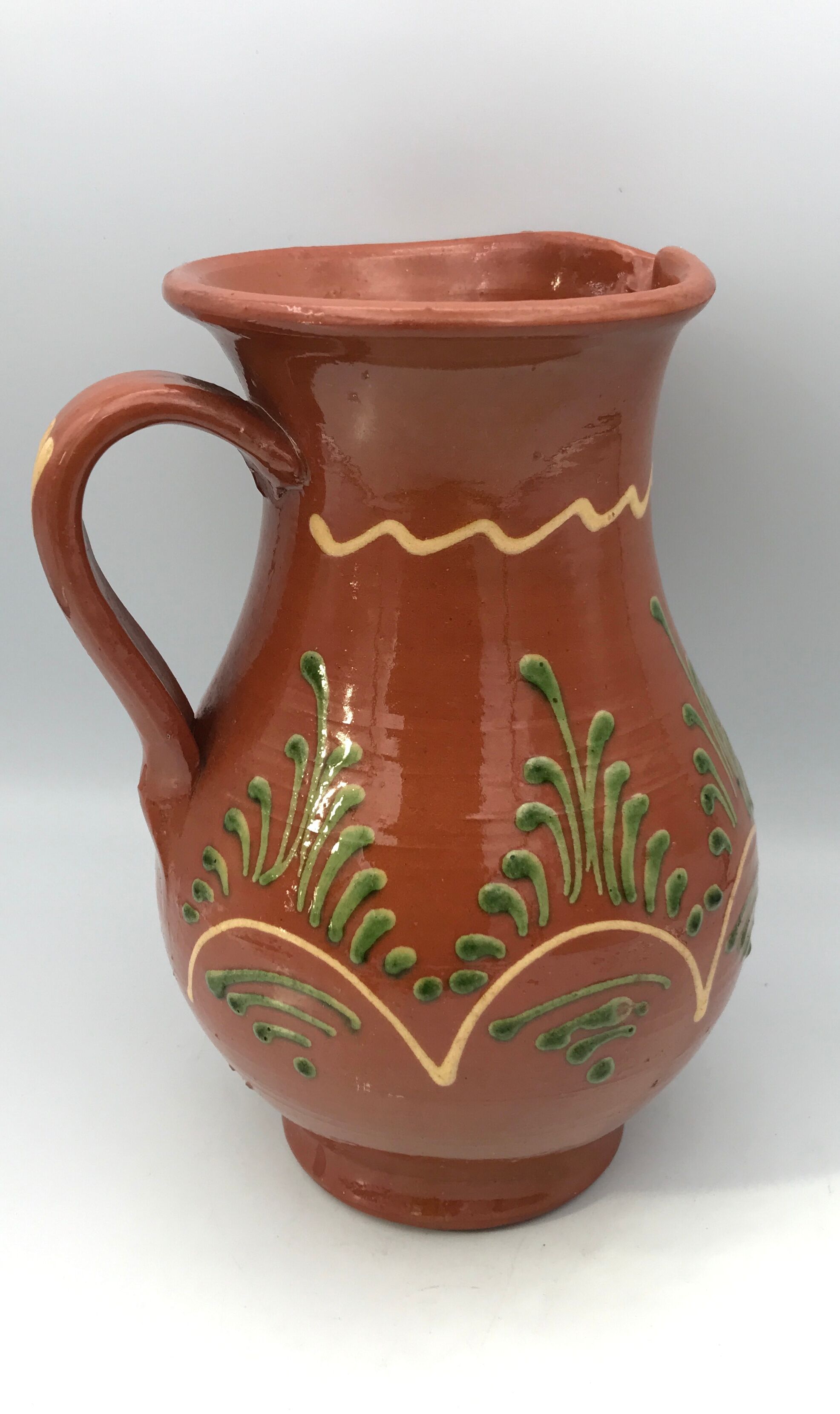 Vintage pitcher in glazed terracotta and polychrome décor
